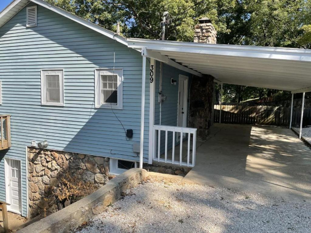 Three-Bedroom House photo 2