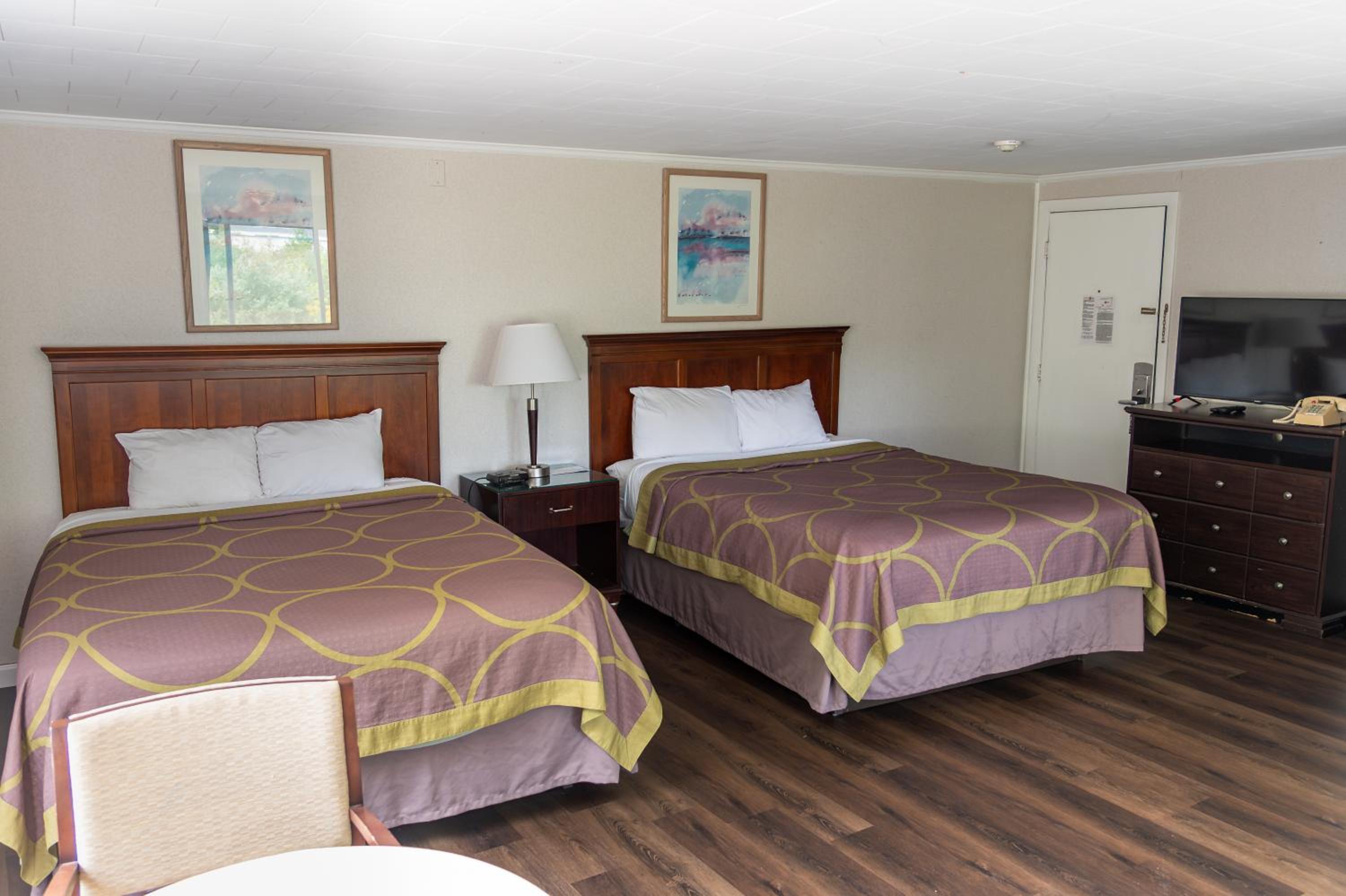 Deluxe Queen Room with Two Queen Beds - Non-Smoking photo 1