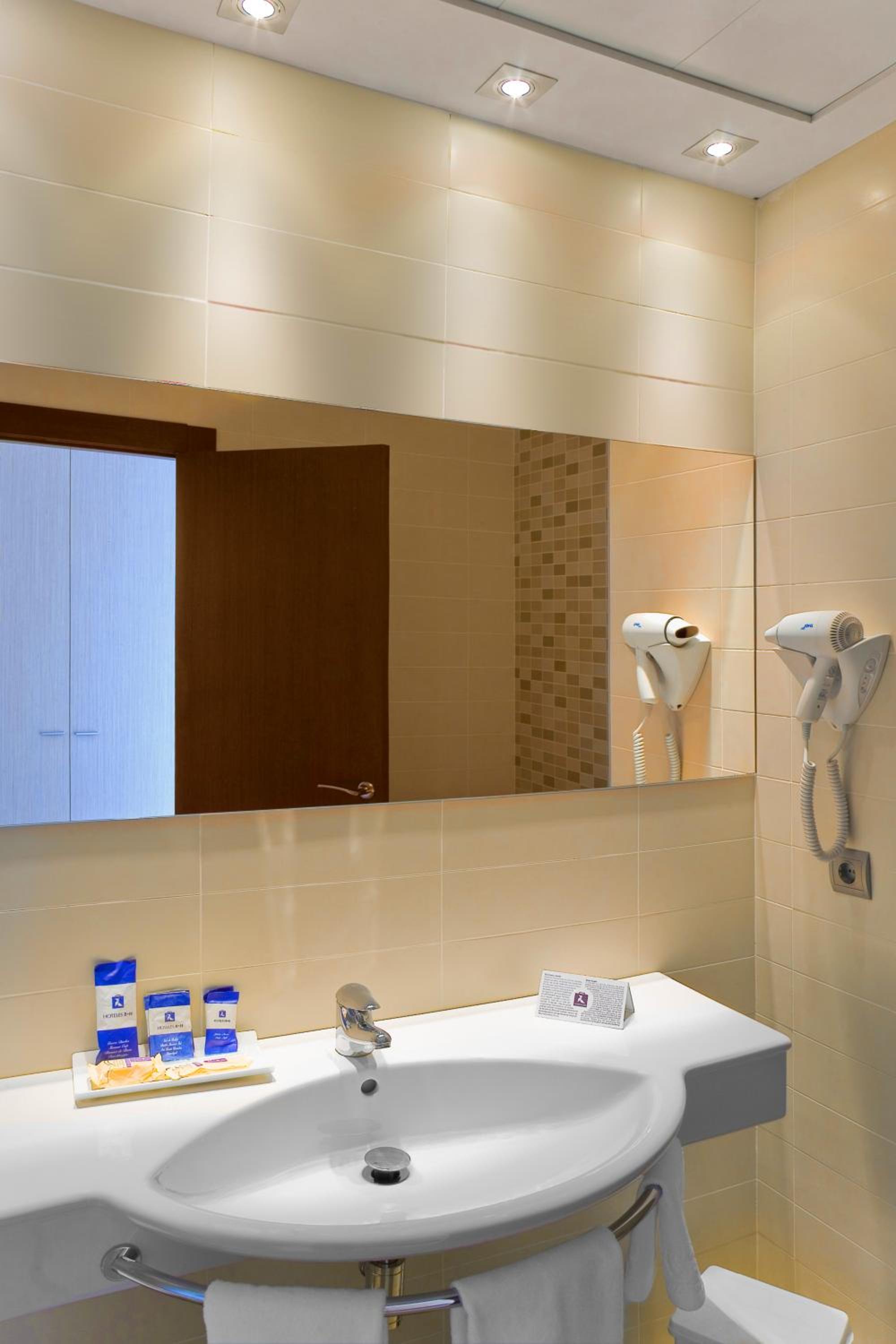 Twin Room with Terrace - Photo 2