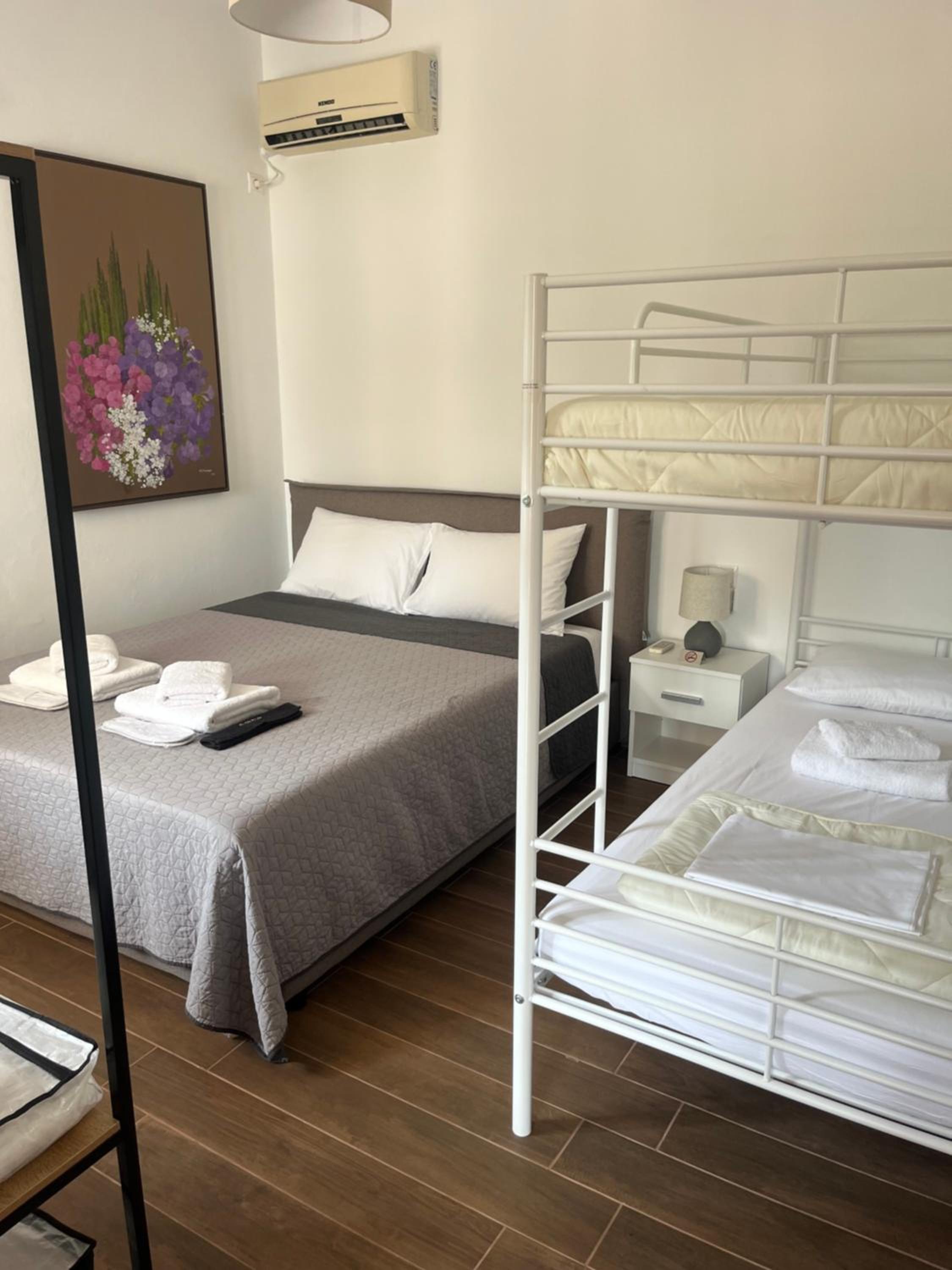 One-Bedroom House photo 1