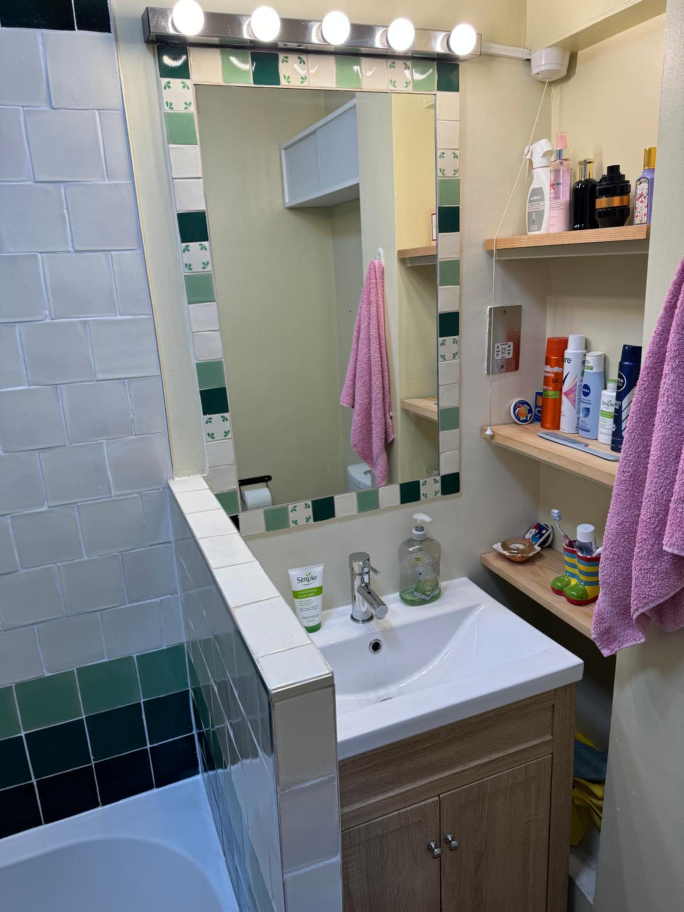 Double Room with Shared Bathroom photo 2