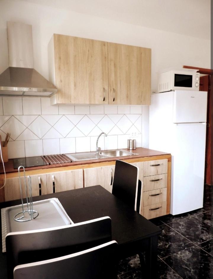 Two-Bedroom Apartment with Mountain View photo 2