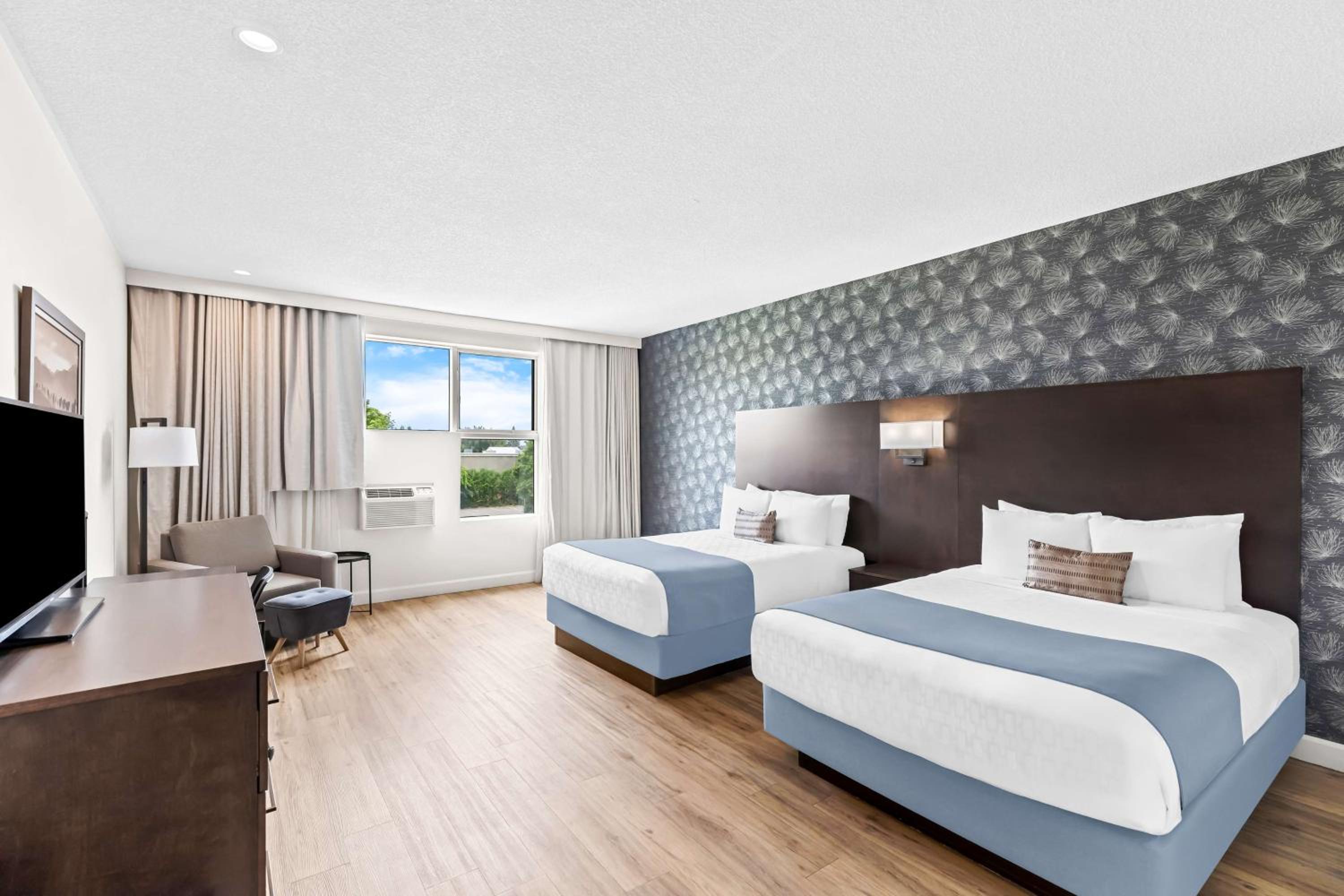 Queen Room with Two Queen Beds - Non-Smoking - Photo 1