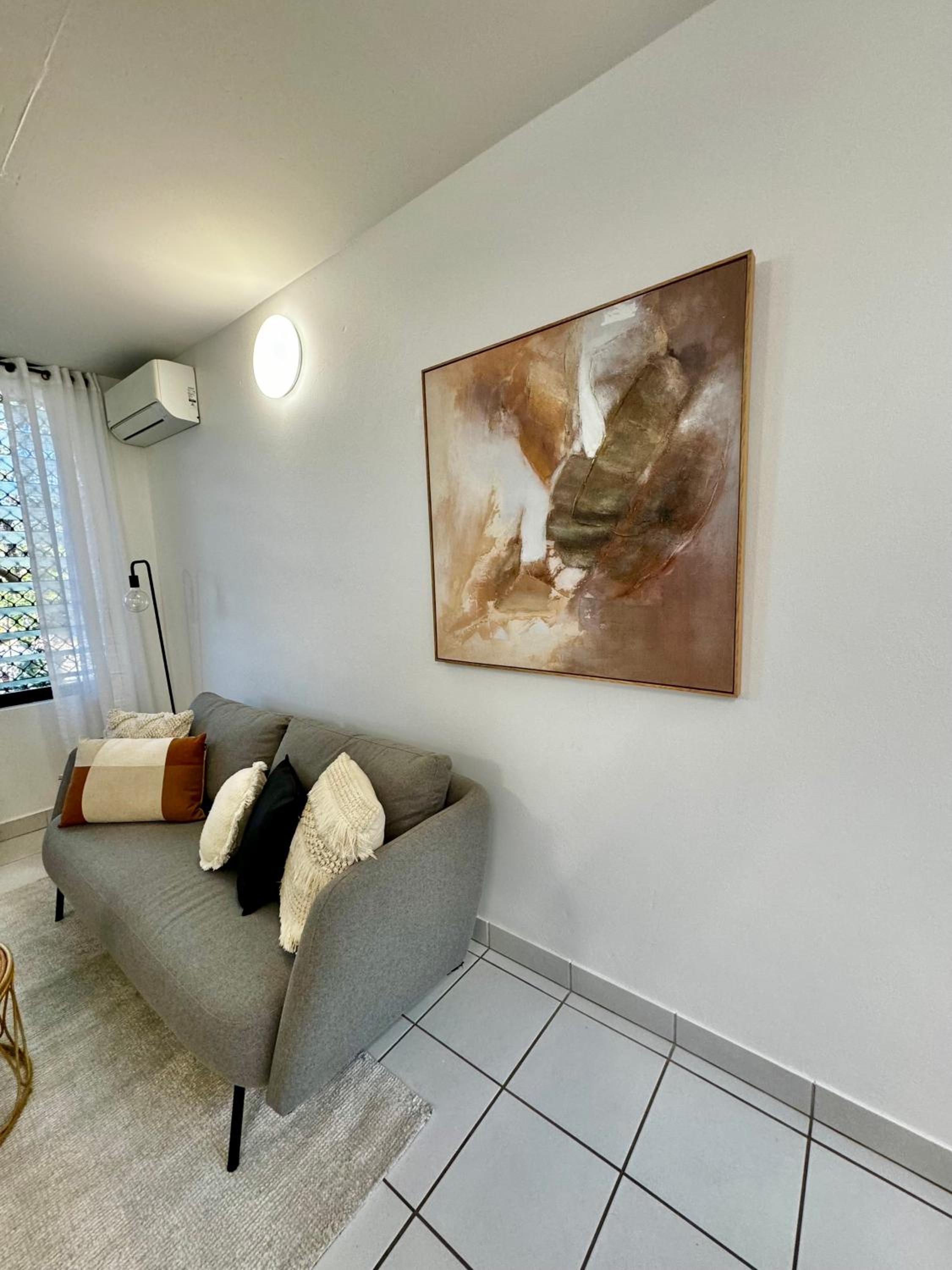 One-Bedroom Apartment photo 2