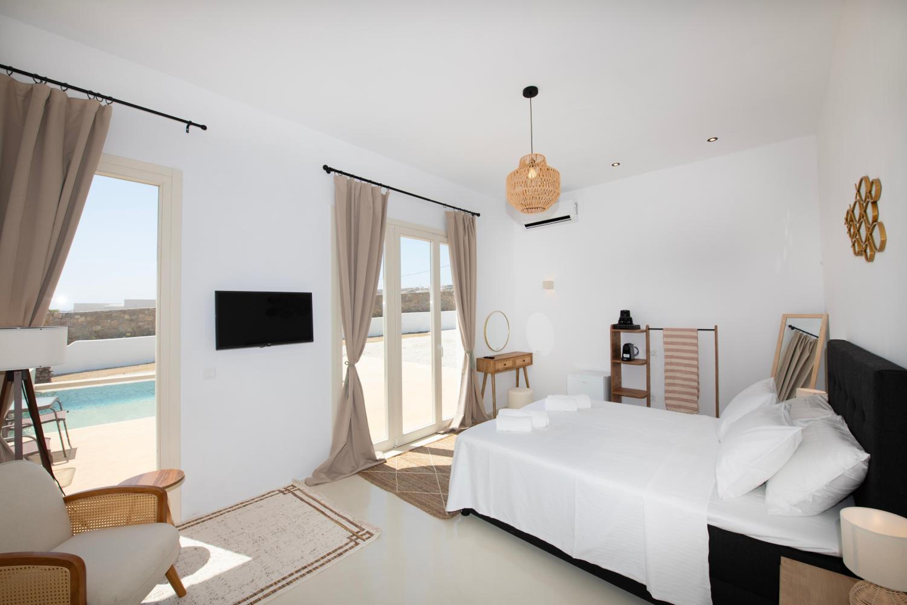 Deluxe Double or Twin Room with Pool Access