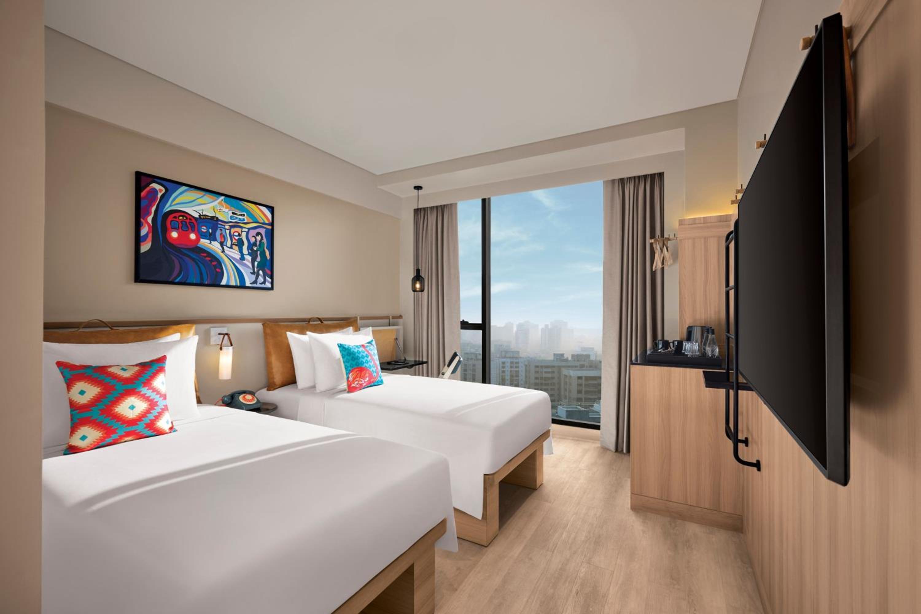 Moxy High Twin Room photo 3