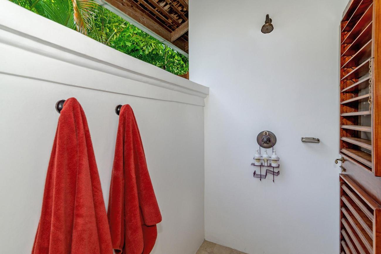 Villa photo 2