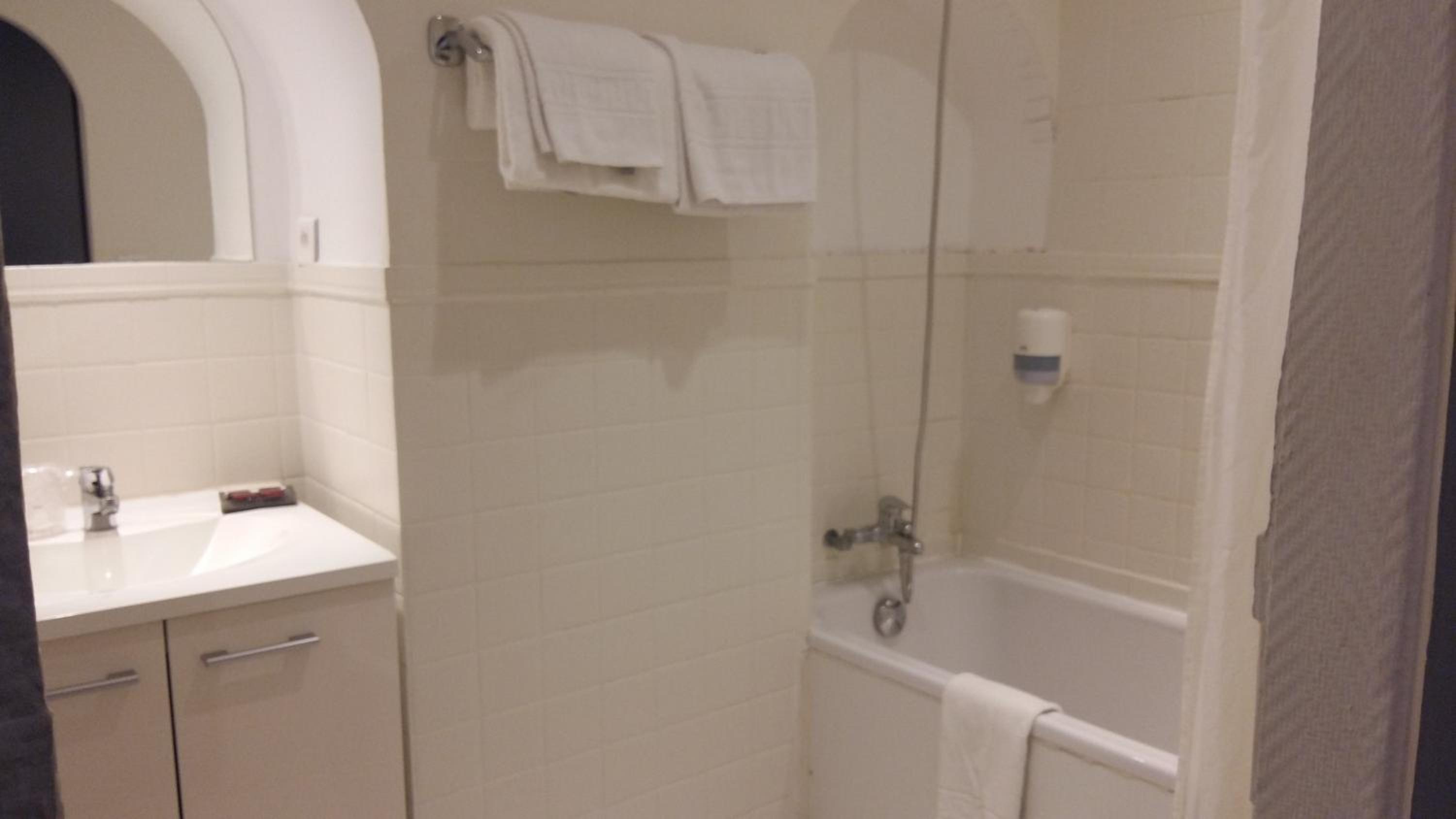 Superior Double Room with Bath - Photo 5