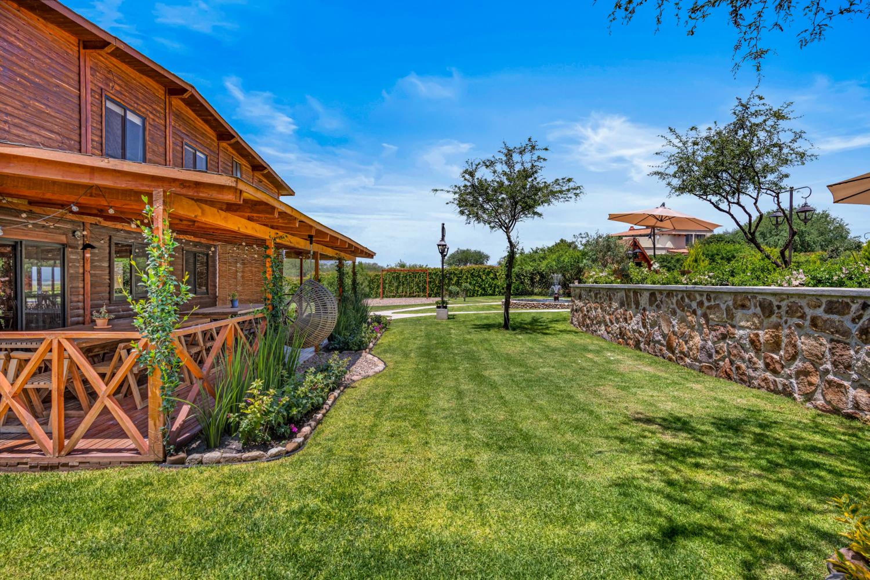 Four-Bedroom Vacation Home photo 2