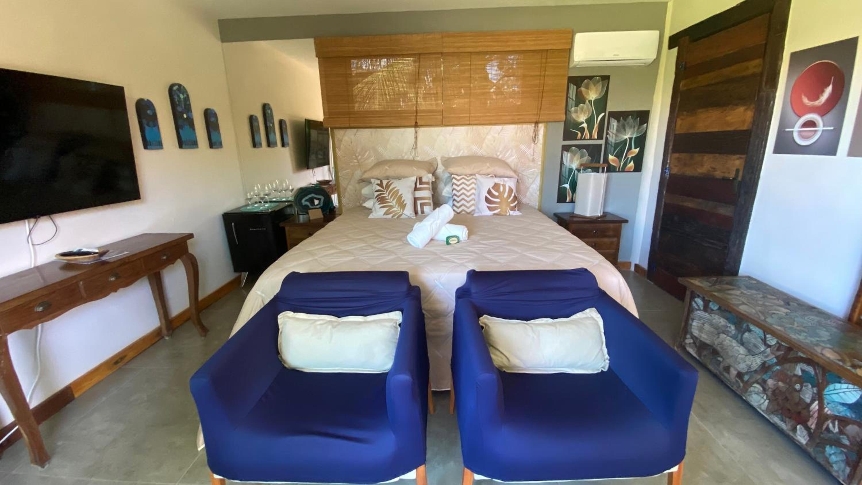 Suite with Hot Tub photo 1