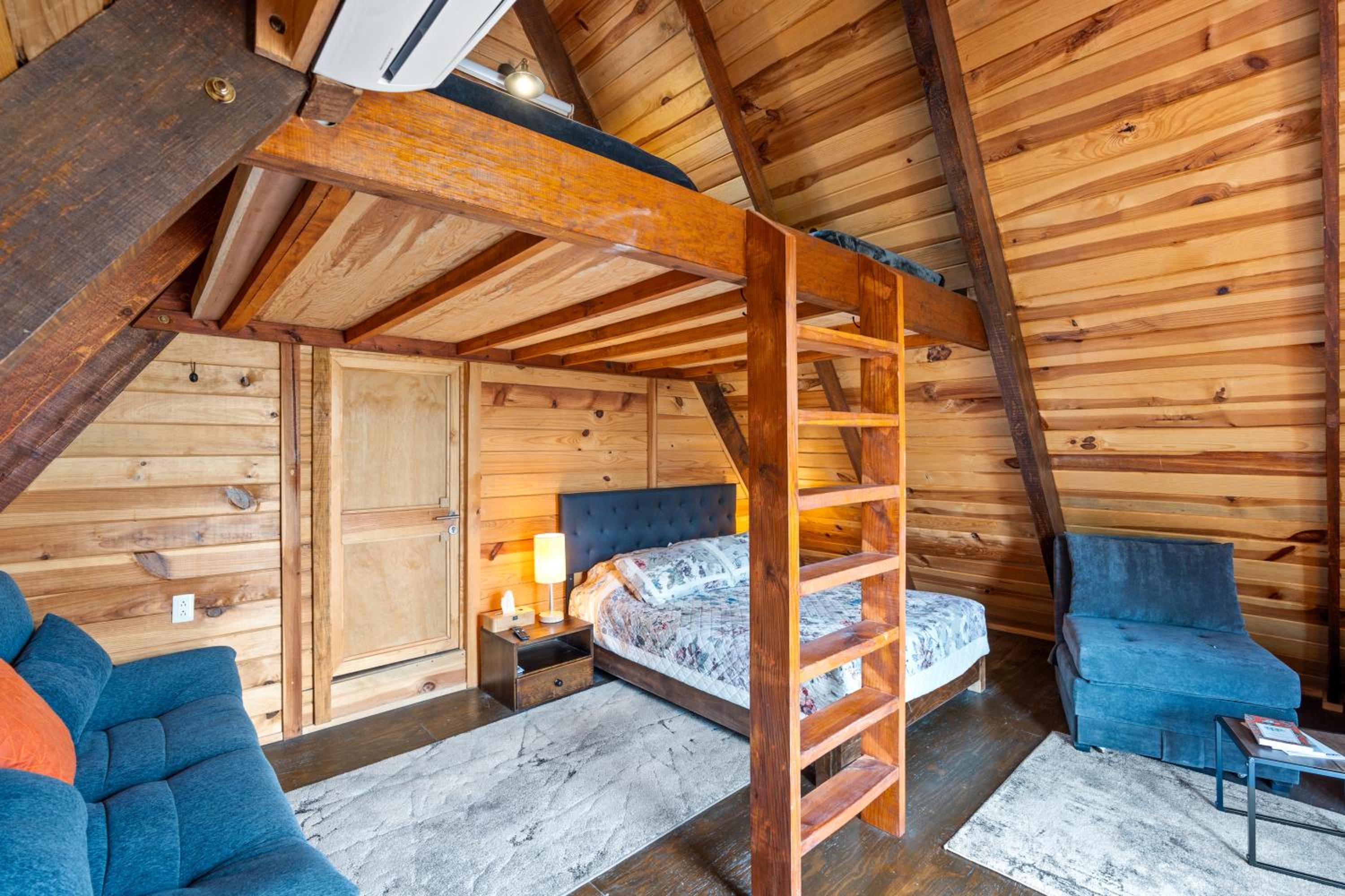 One-Bedroom House photo 1