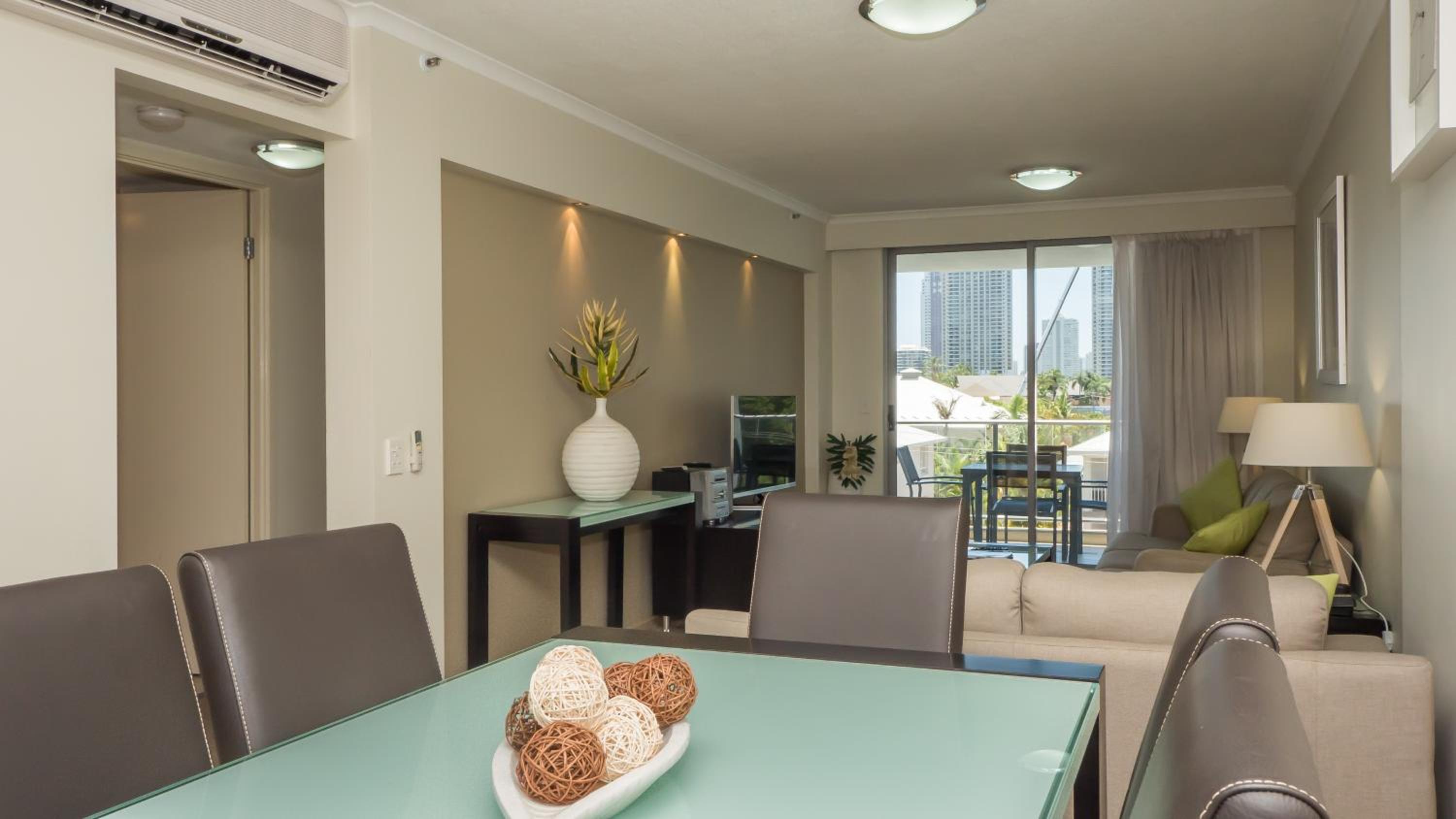 Two-Bedroom Apartment with One Bathroom - Photo 13