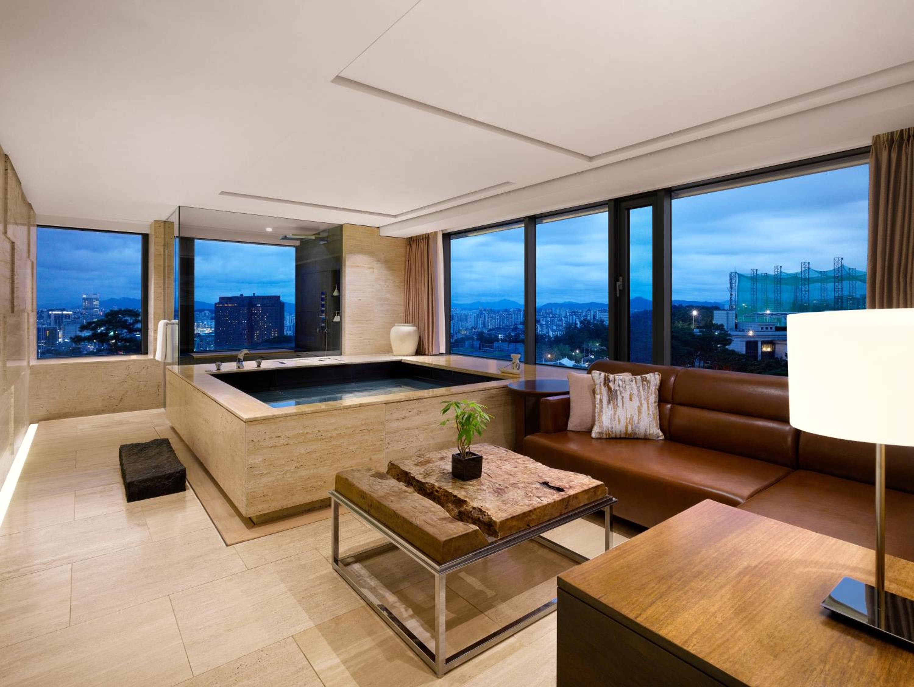 Premier Pool Suite - Photo 1