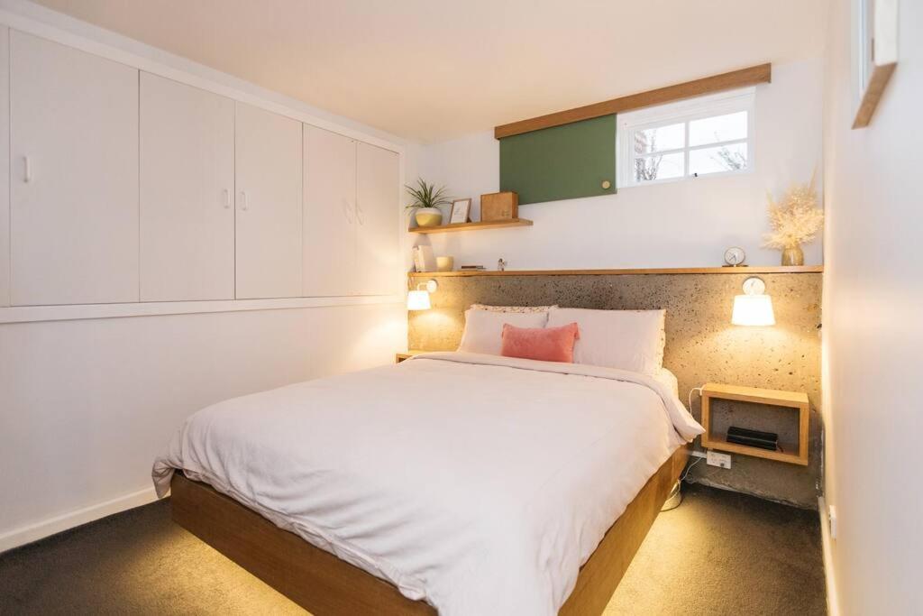 Seven-Bedroom House photo 1