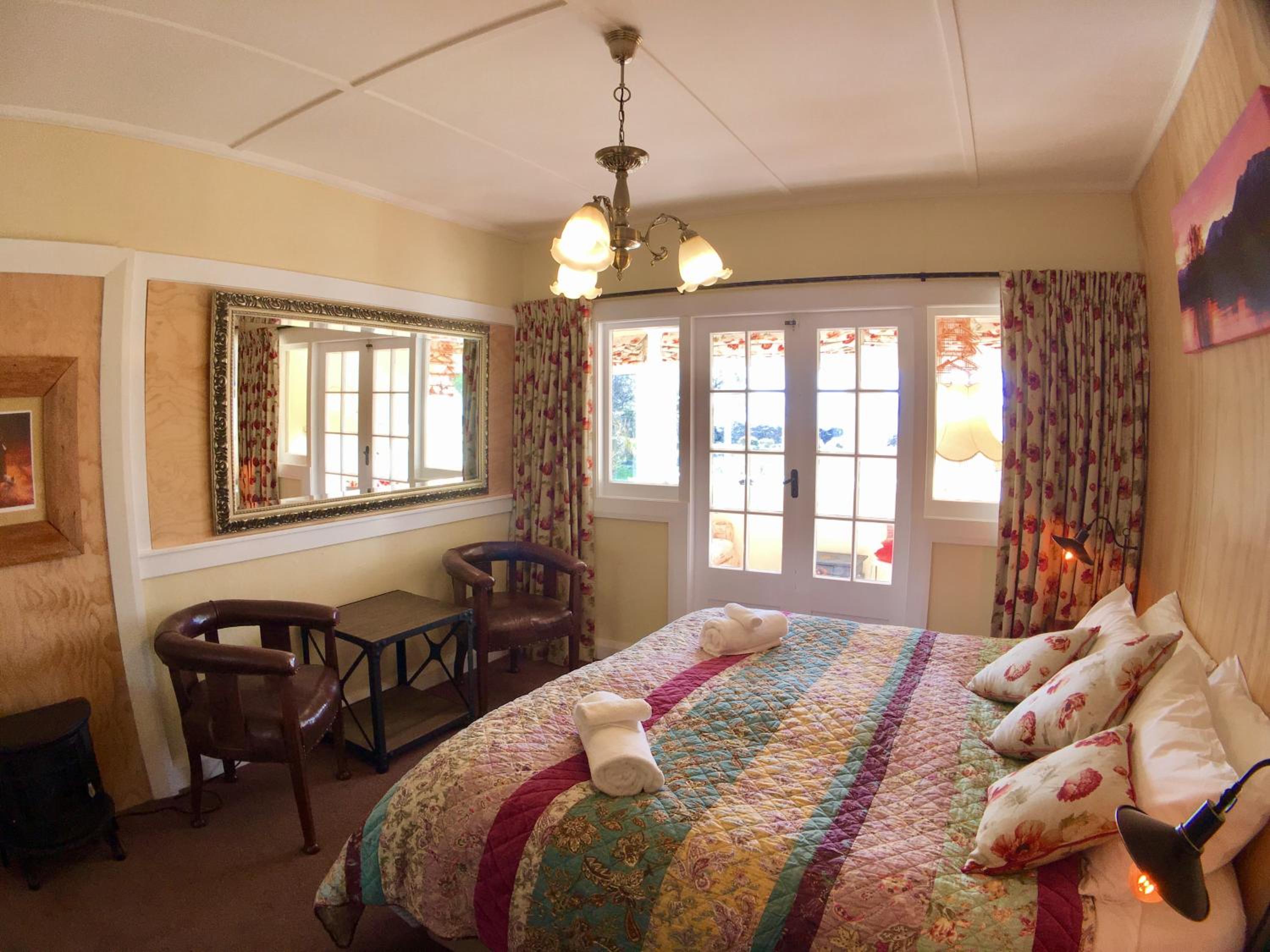 Double Room with Park View - Photo 4