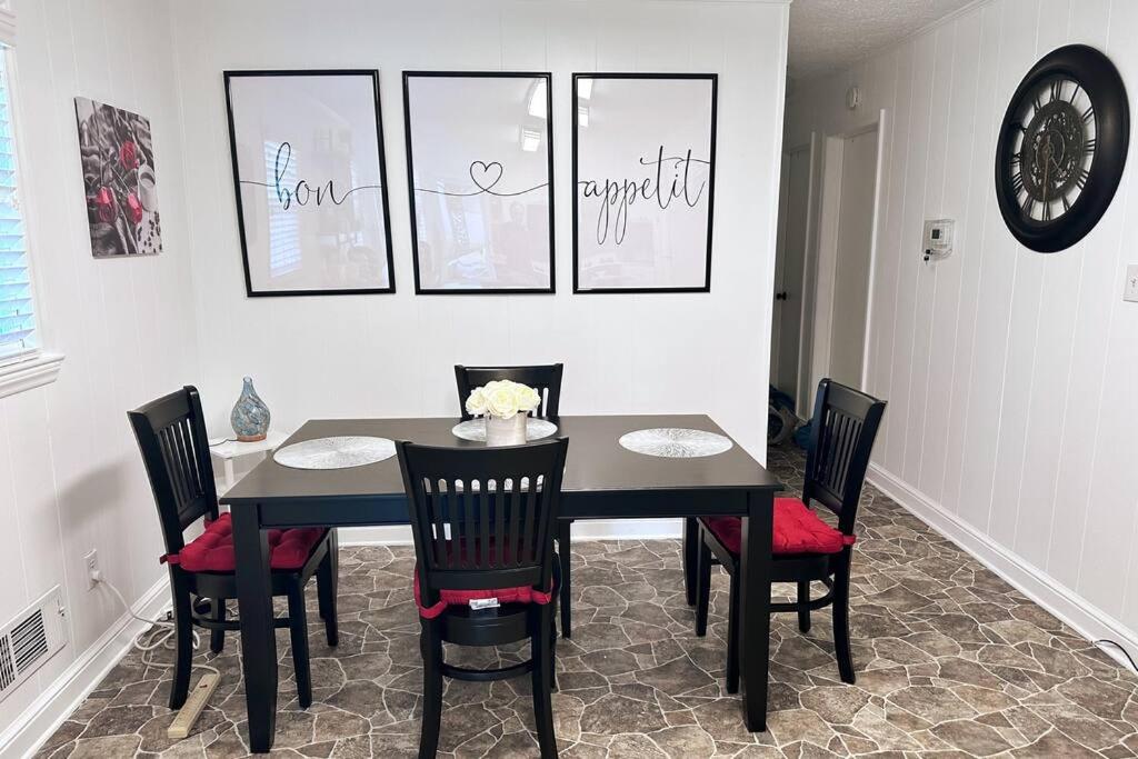 Four-Bedroom House photo 2