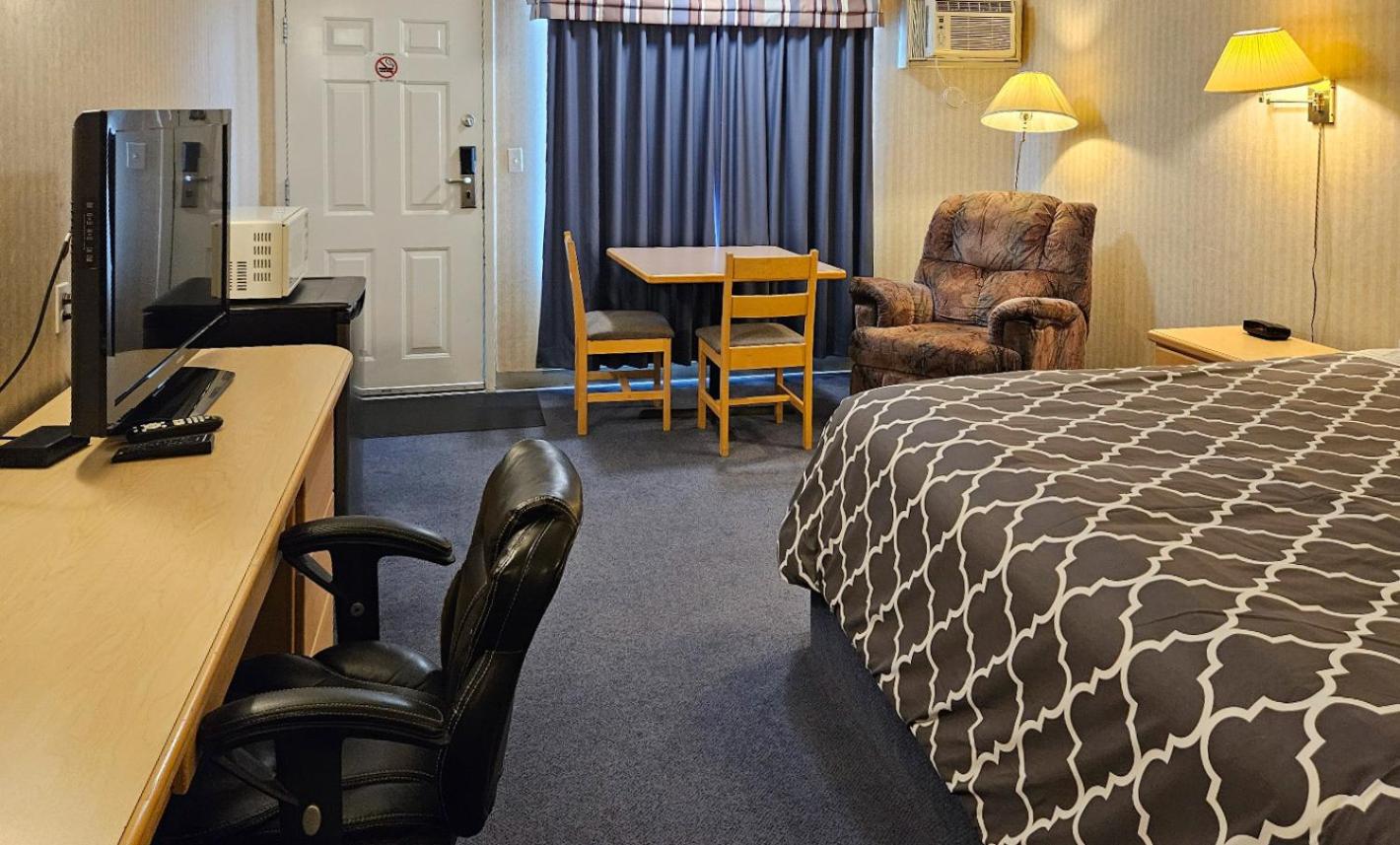 Standard King Room photo 1