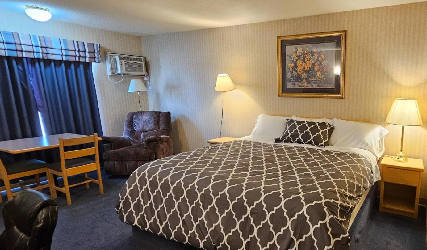 Standard King Room photo 2