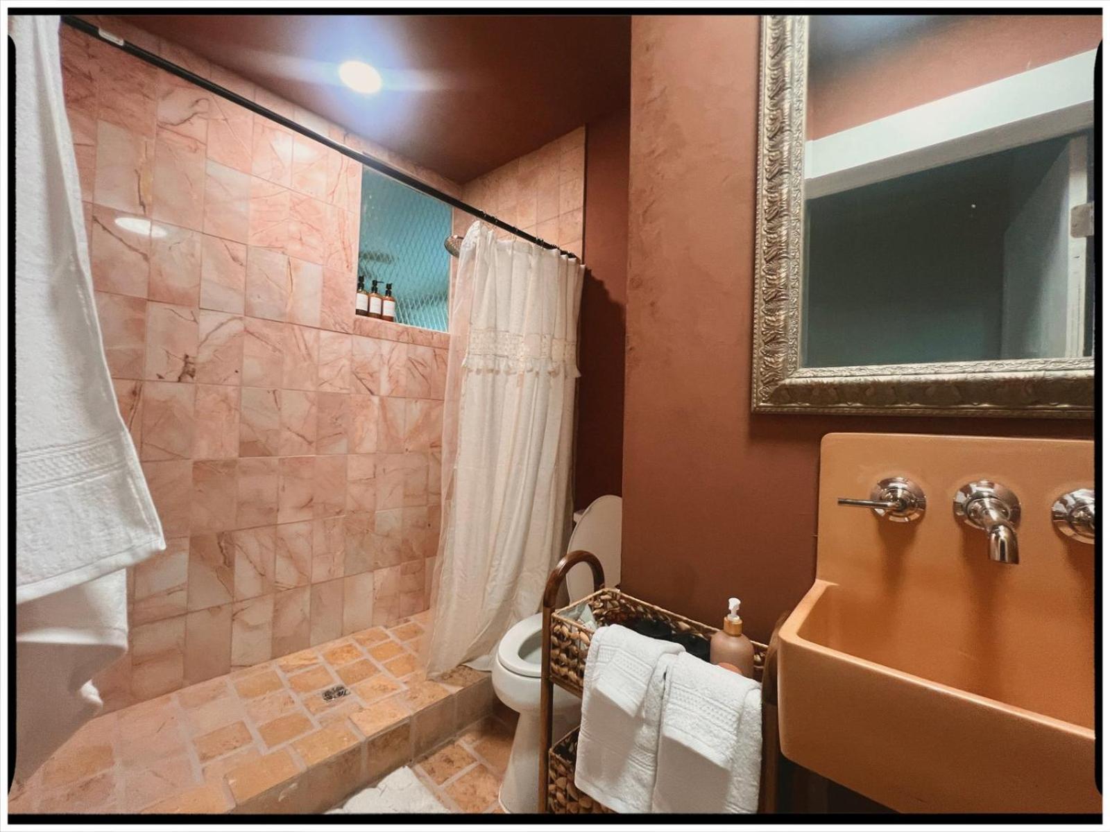 Queen Room photo 3