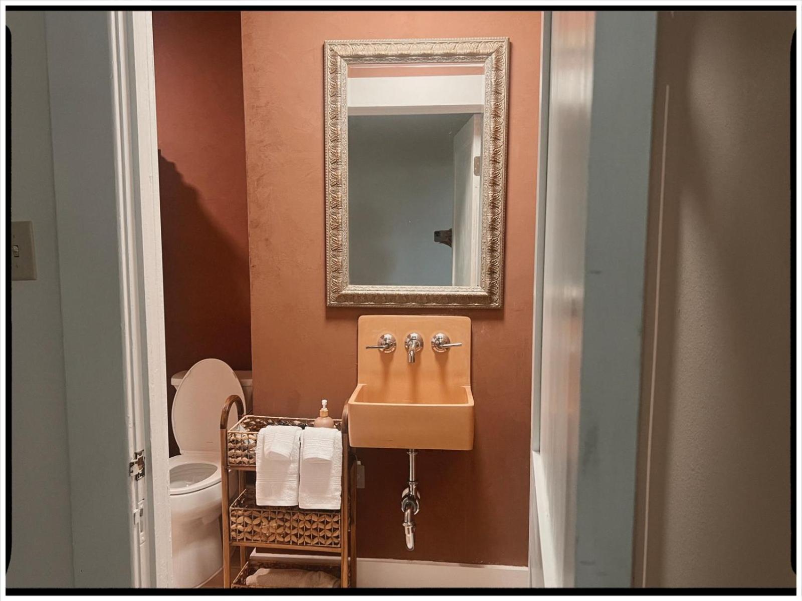 Queen Room photo 2