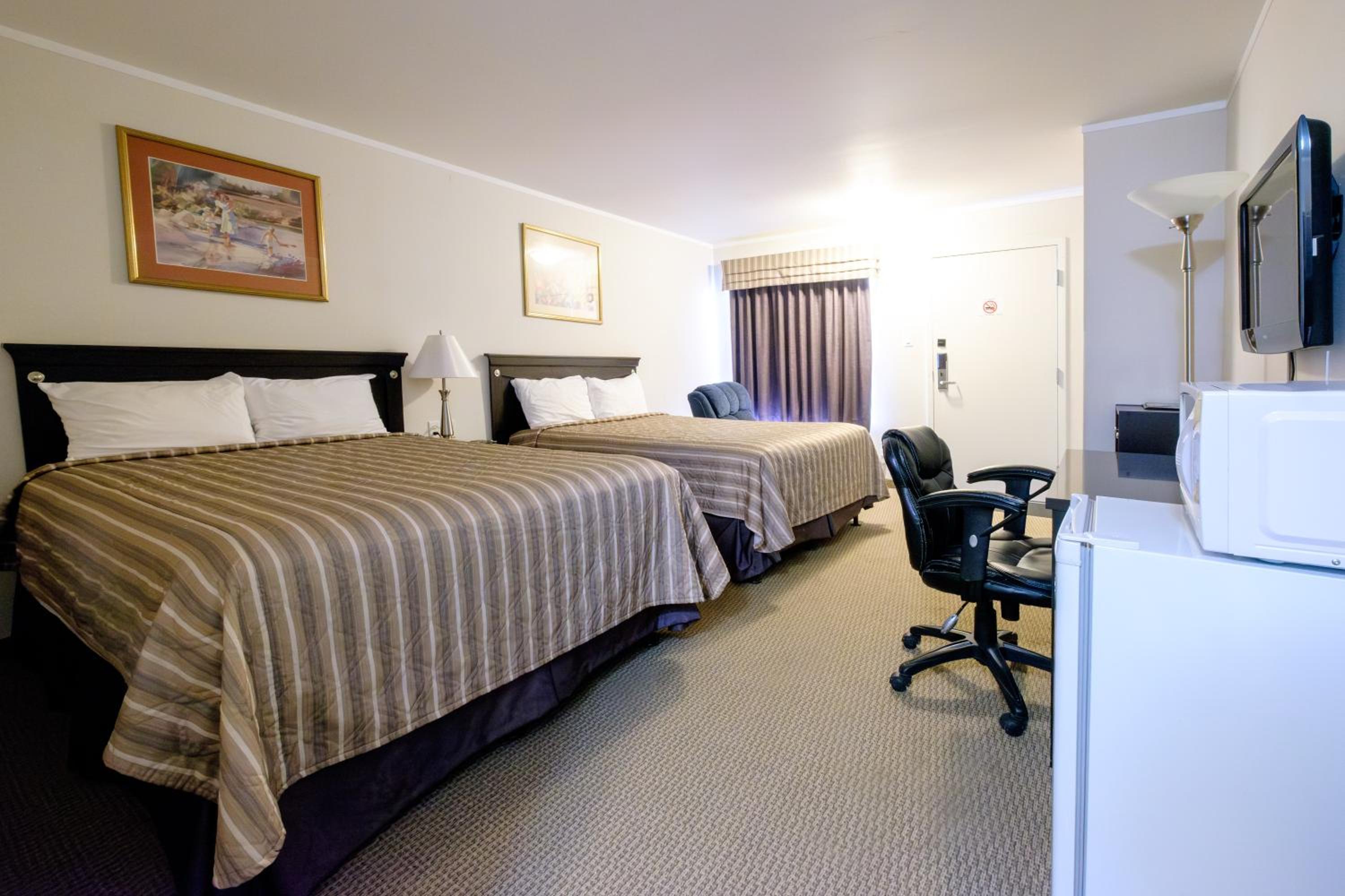 Superior Queen Room with Two Queen Beds photo 2