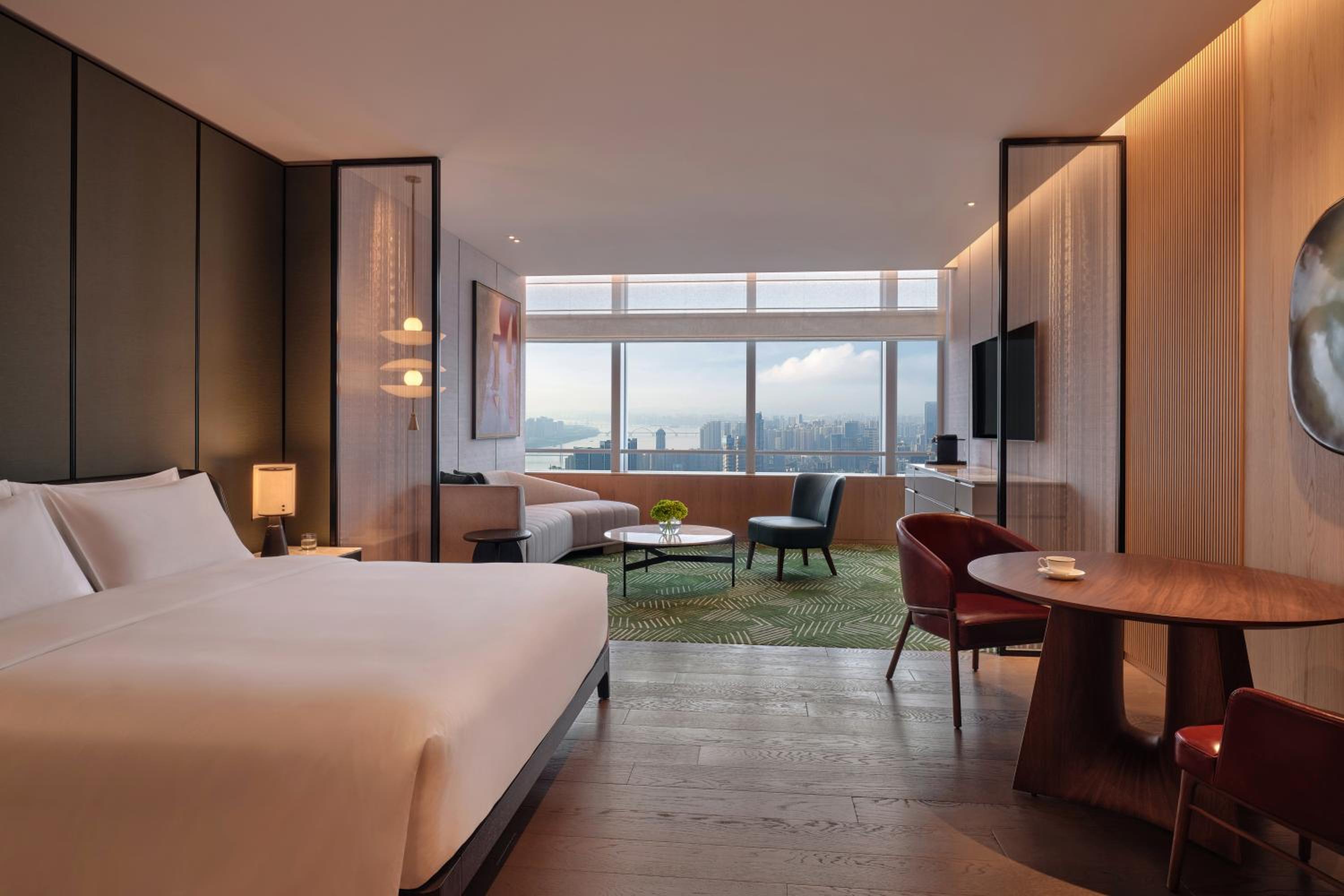 Deluxe King Room with River View photo 3