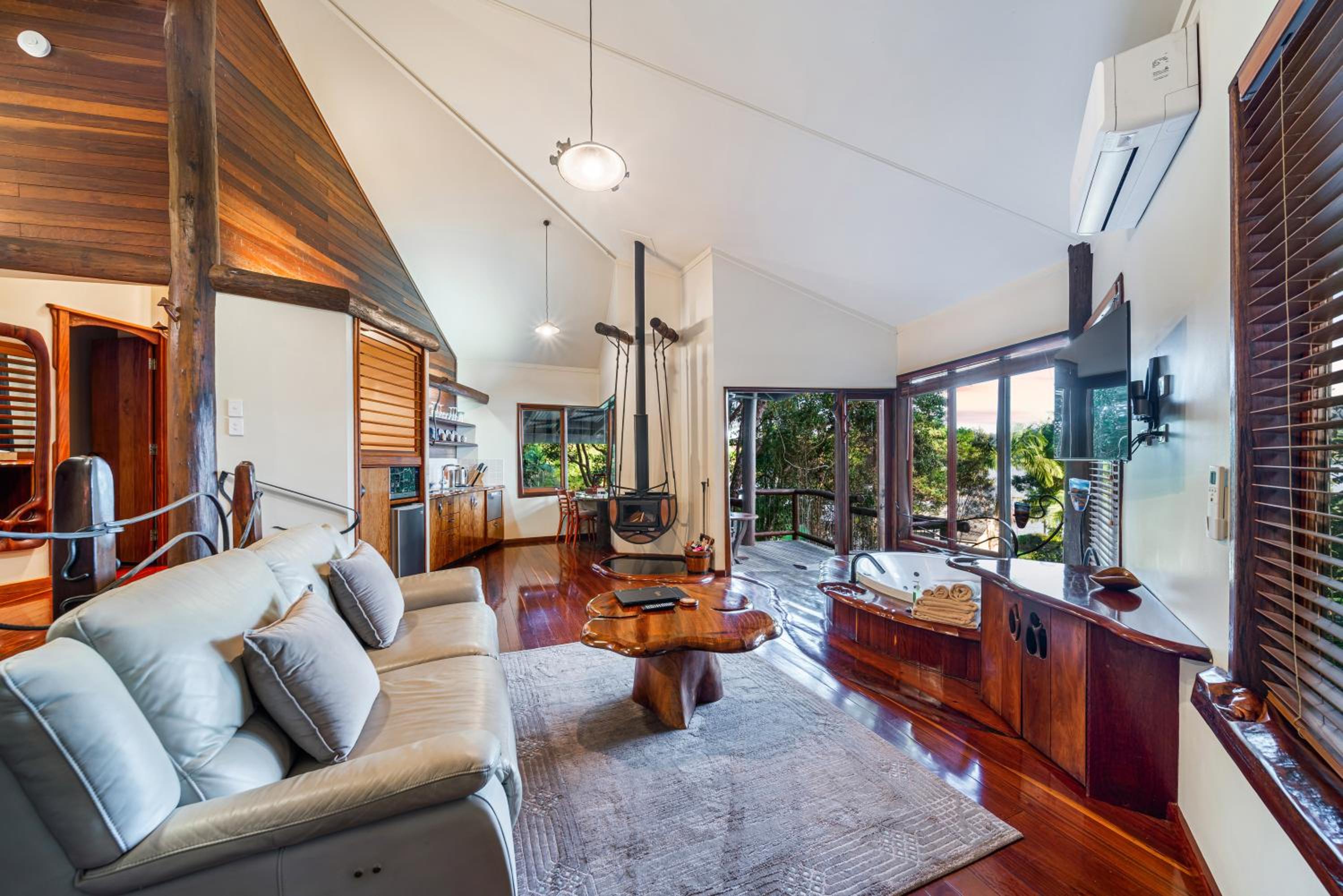 Luxury Treehouse photo 1