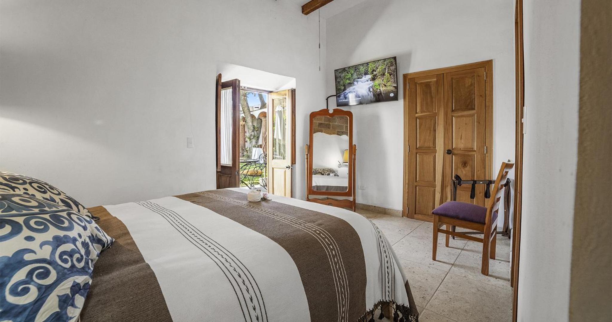 Standard Double Room - Photo 8
