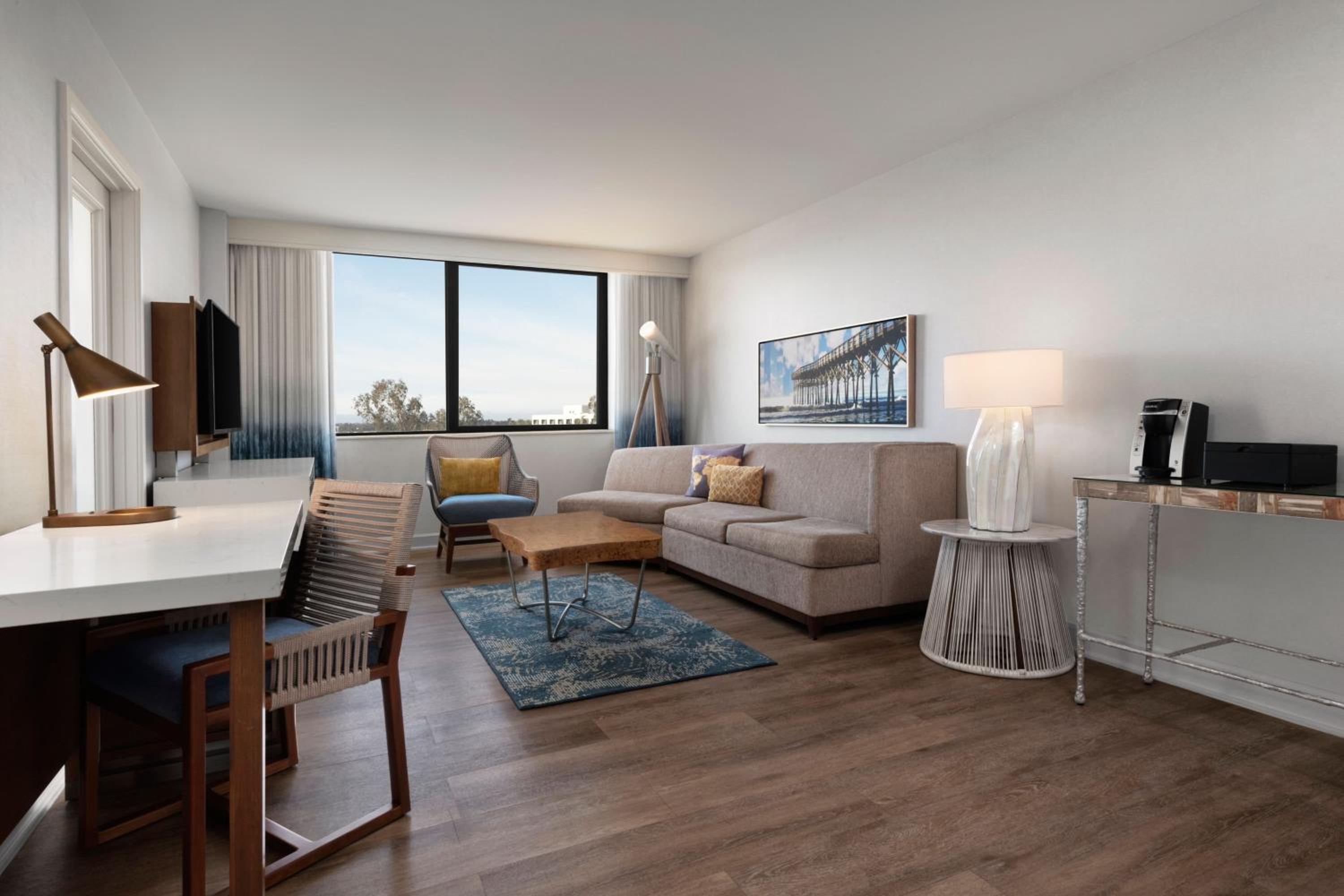 Executive Suite with Sofa Bed and Balcony - Photo 2