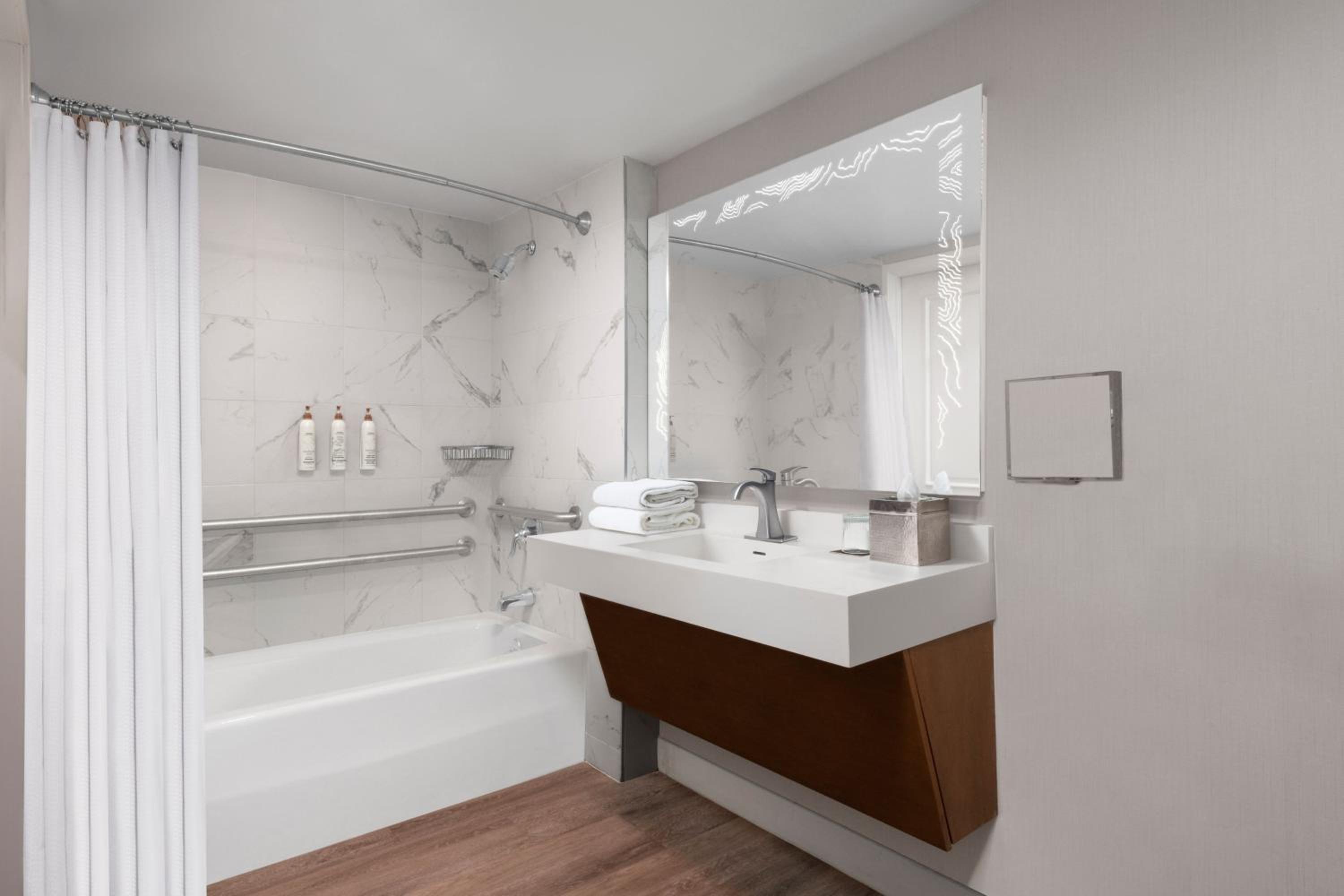King Room with Roll-in Shower - Mobility Accessible - Photo 9