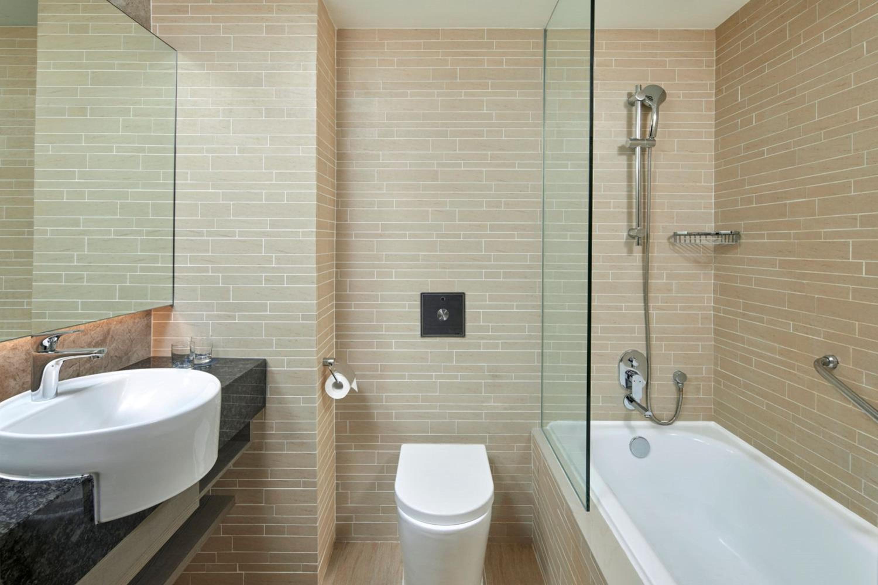 Premium Room, 1 King, River View photo 3