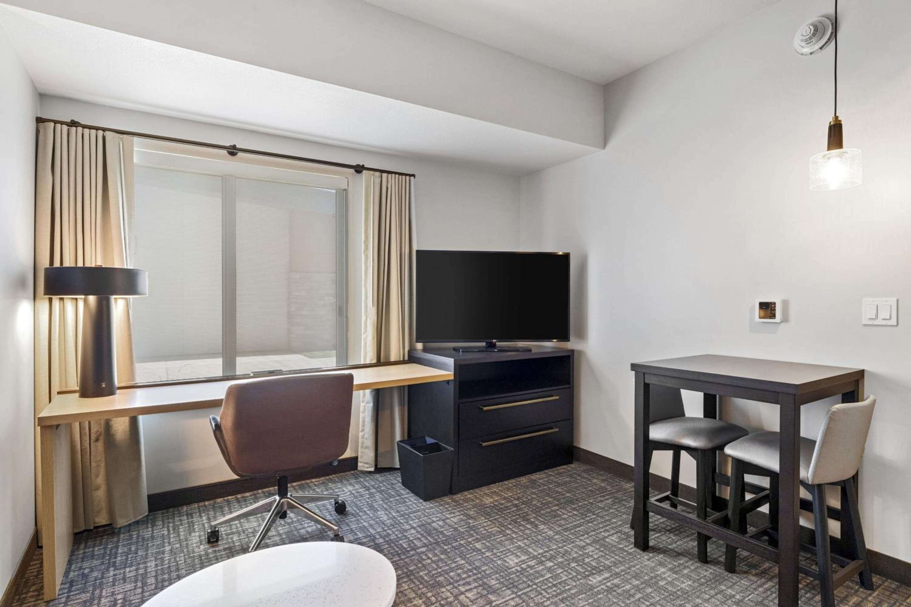 One-Bedroom King Suite with Sofa Bed  photo 1