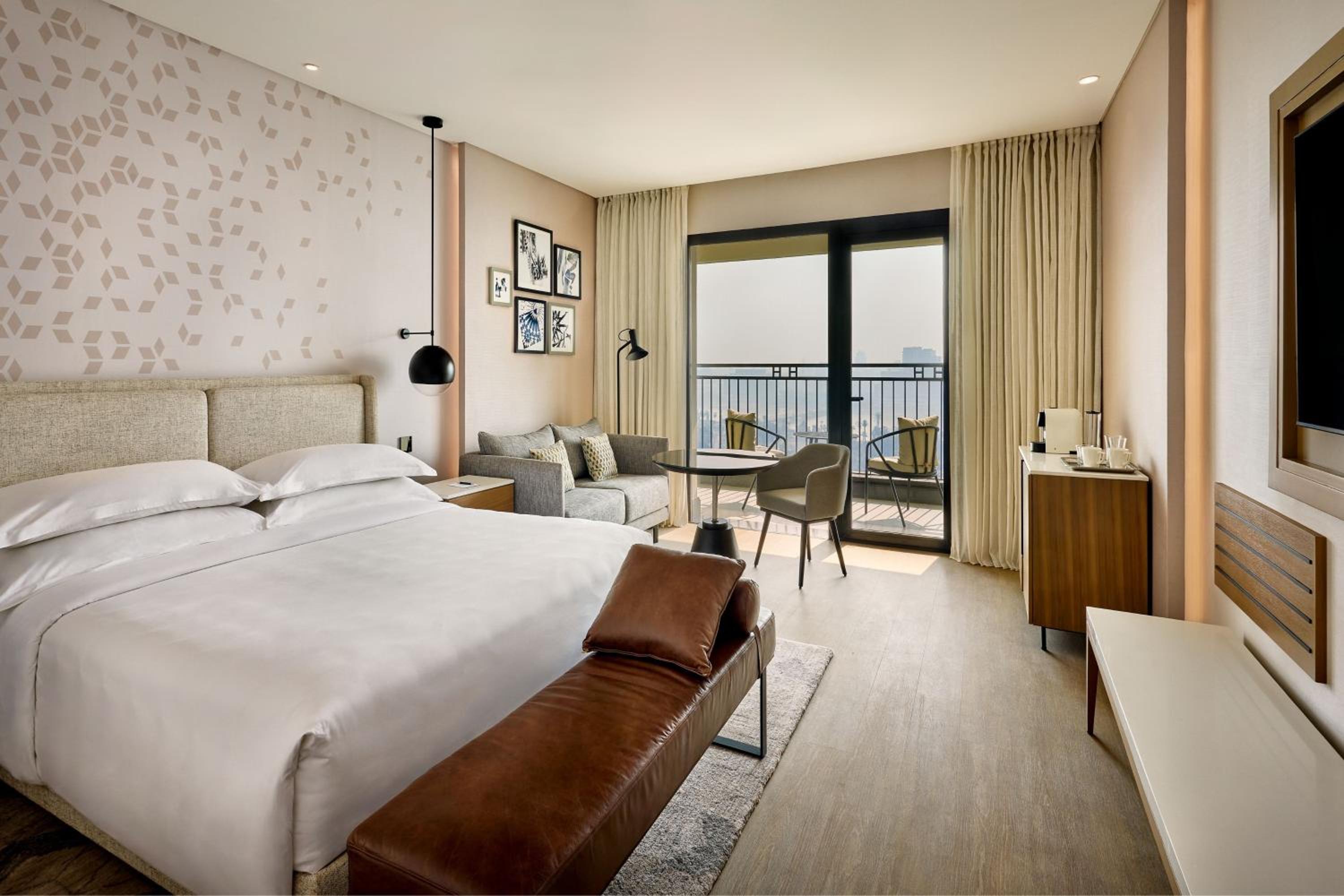 Nile Guest room, 1 King, River view, Balcony - Photo 1