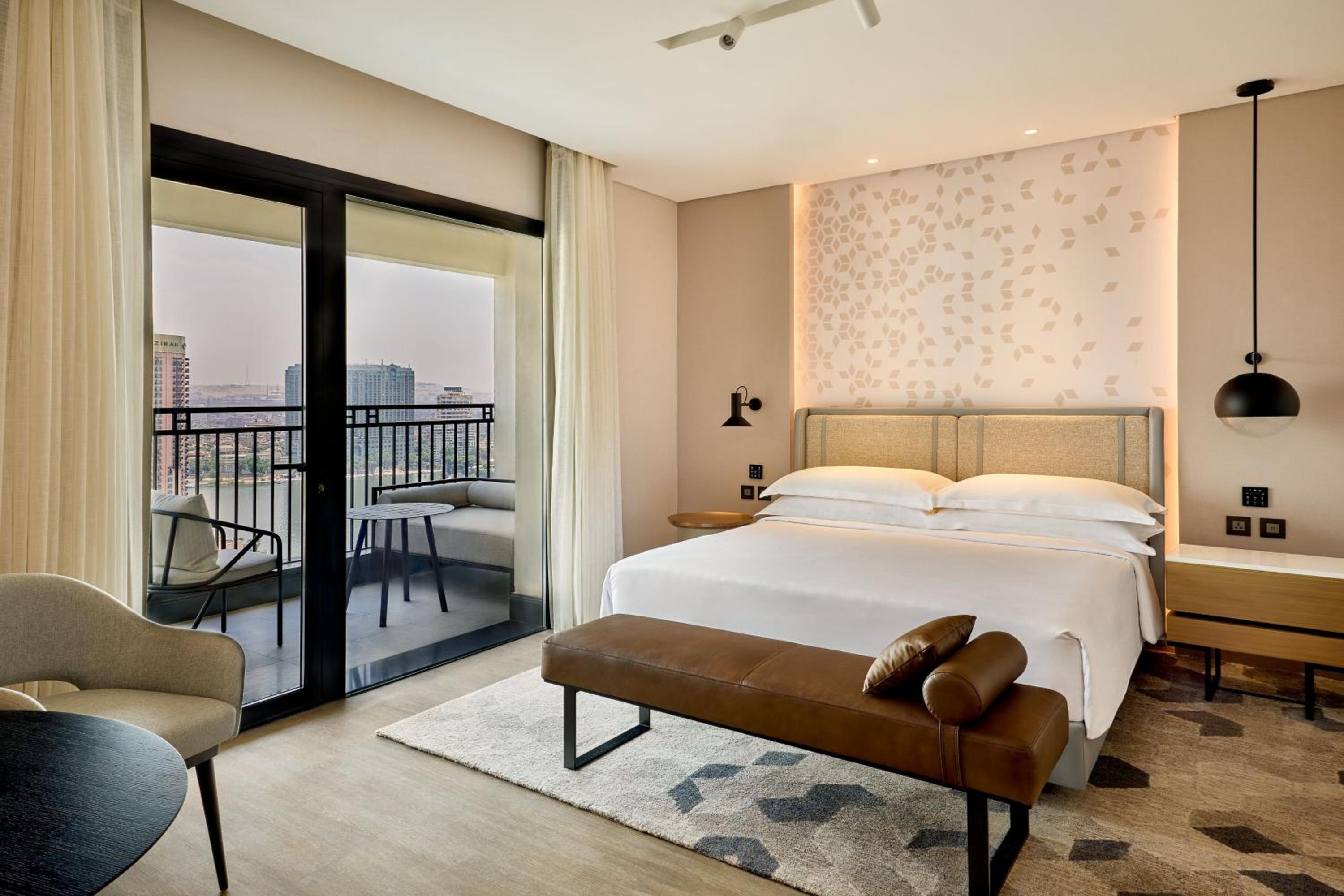 Nile Suite, Club lounge access, 1 King, Direct River view, Balcony
