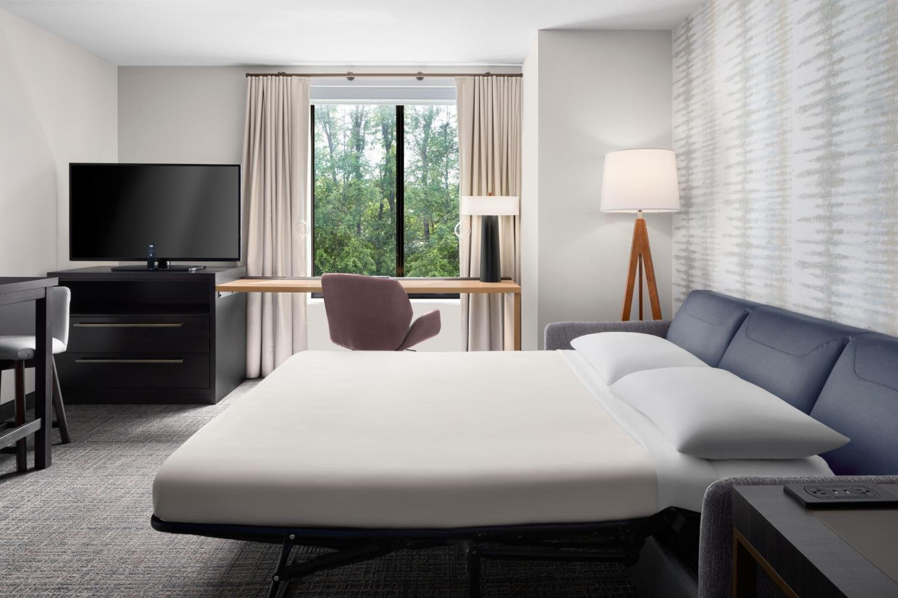 One-Bedroom King Suite with Sofa Bed and City View - Photo 13
