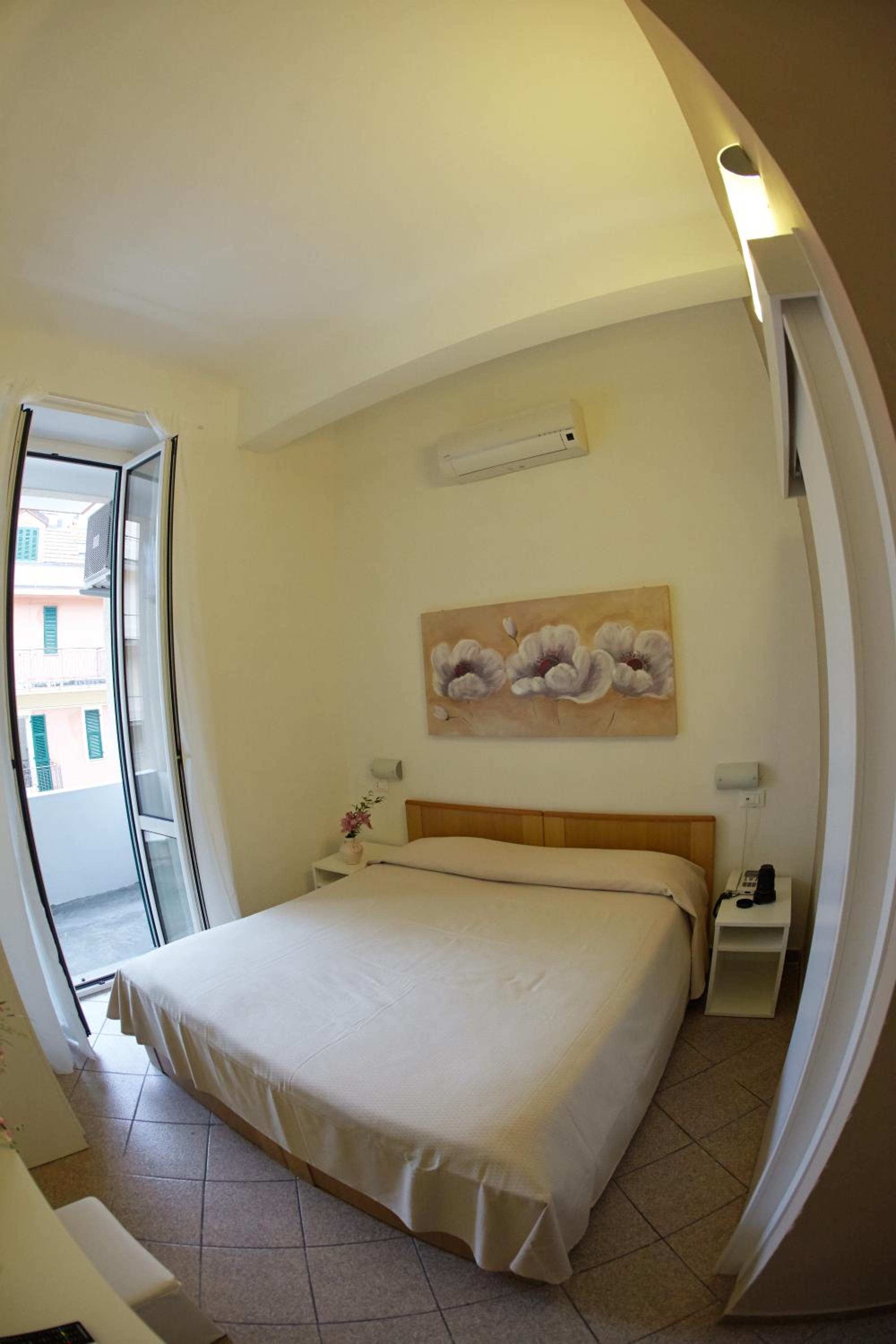 Double or Twin Room - Photo 4