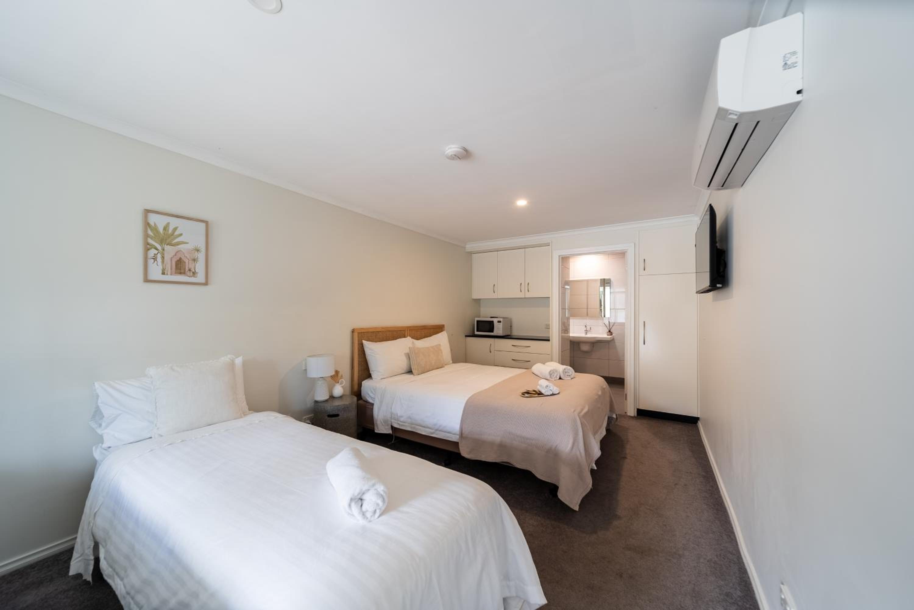 Deluxe Double or Twin Room photo 3