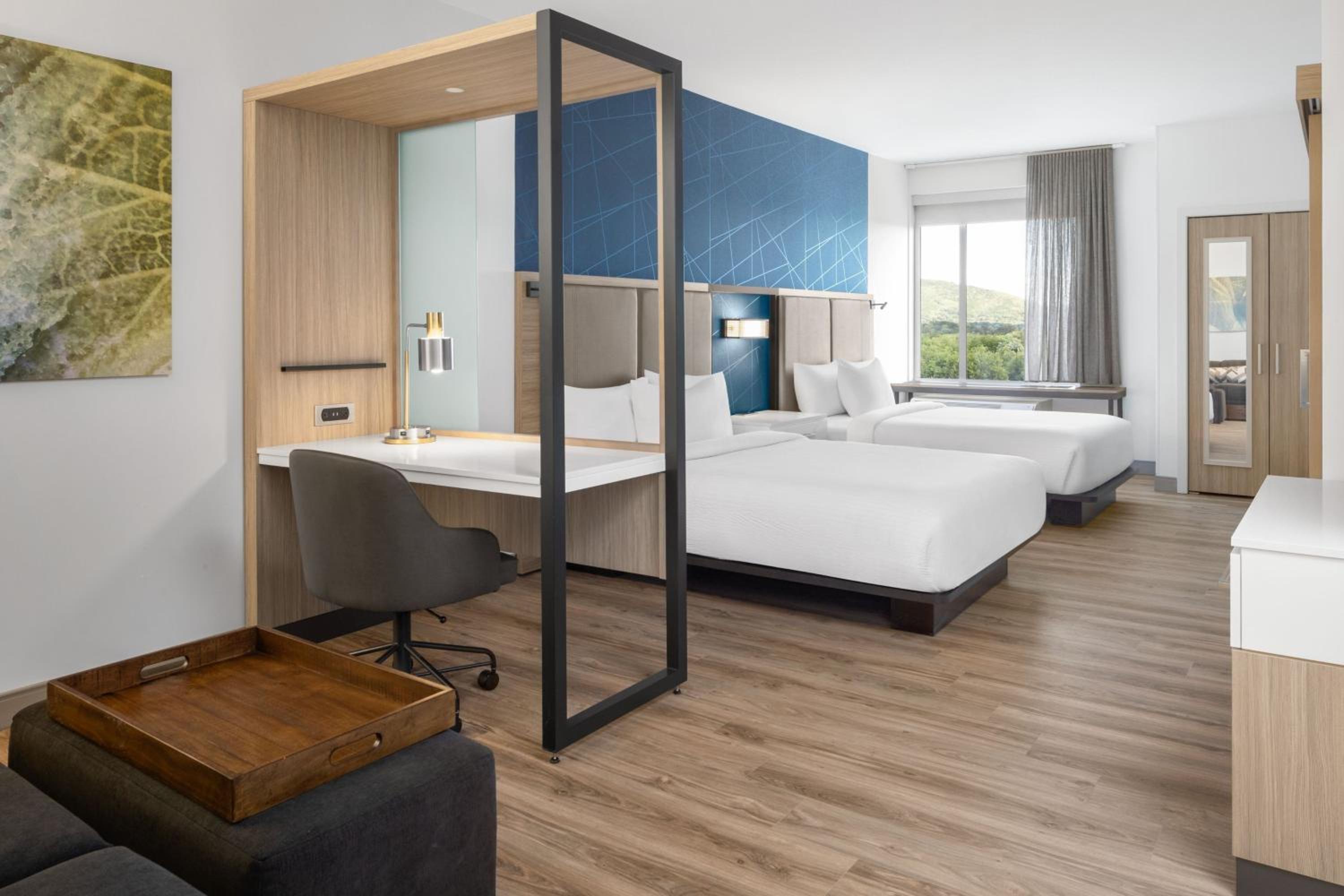 Queen Suite with Two Queen Beds - Trundle Bed - Photo 12