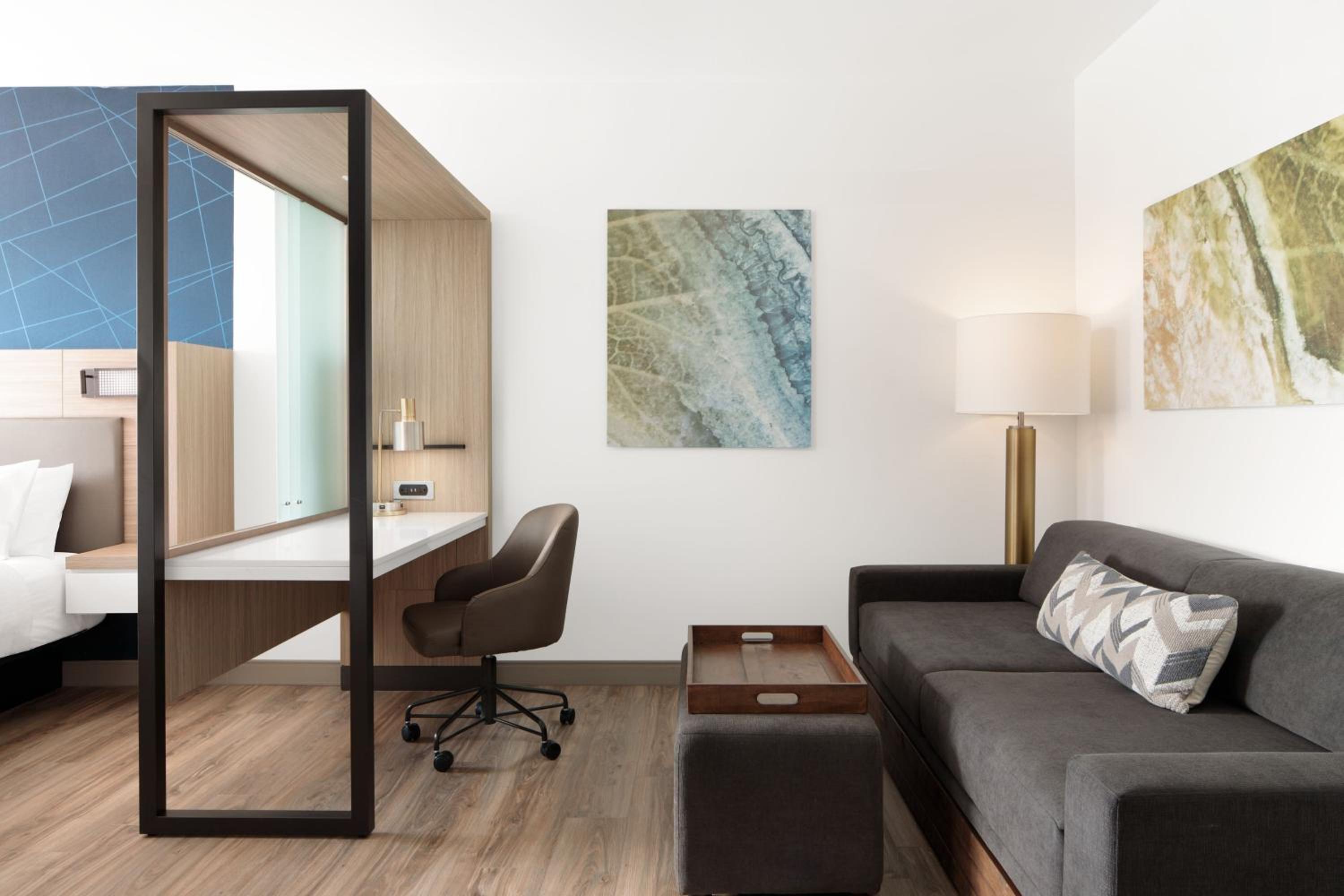 Studio with King Bed and Trundle Sofa - Photo 4