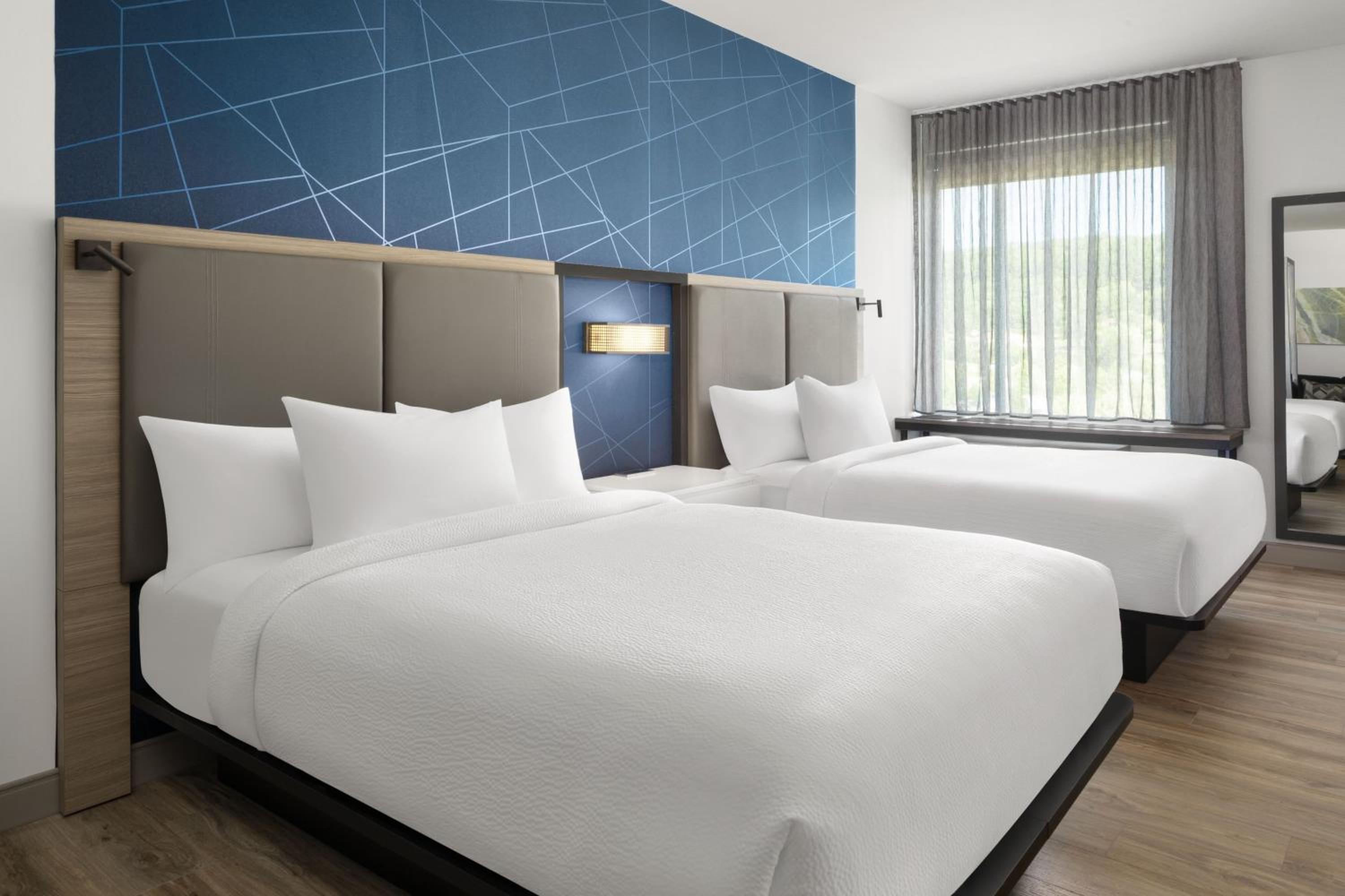 Queen Suite with Two Queen Beds - Trundle Bed - Photo 4
