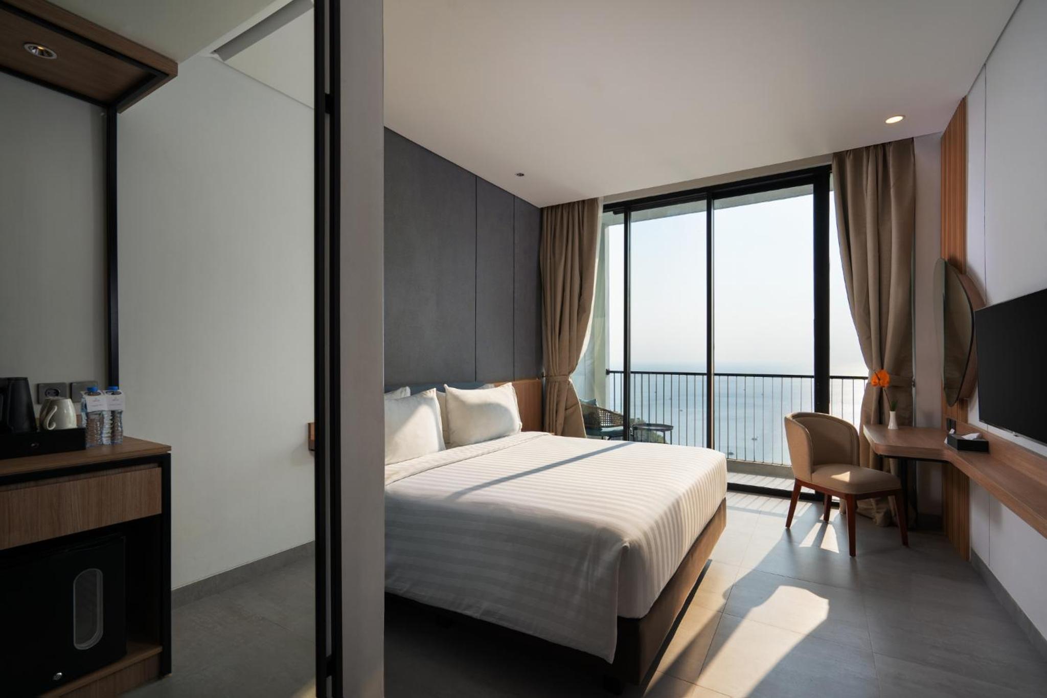 Superior Queen Room with Ocean View