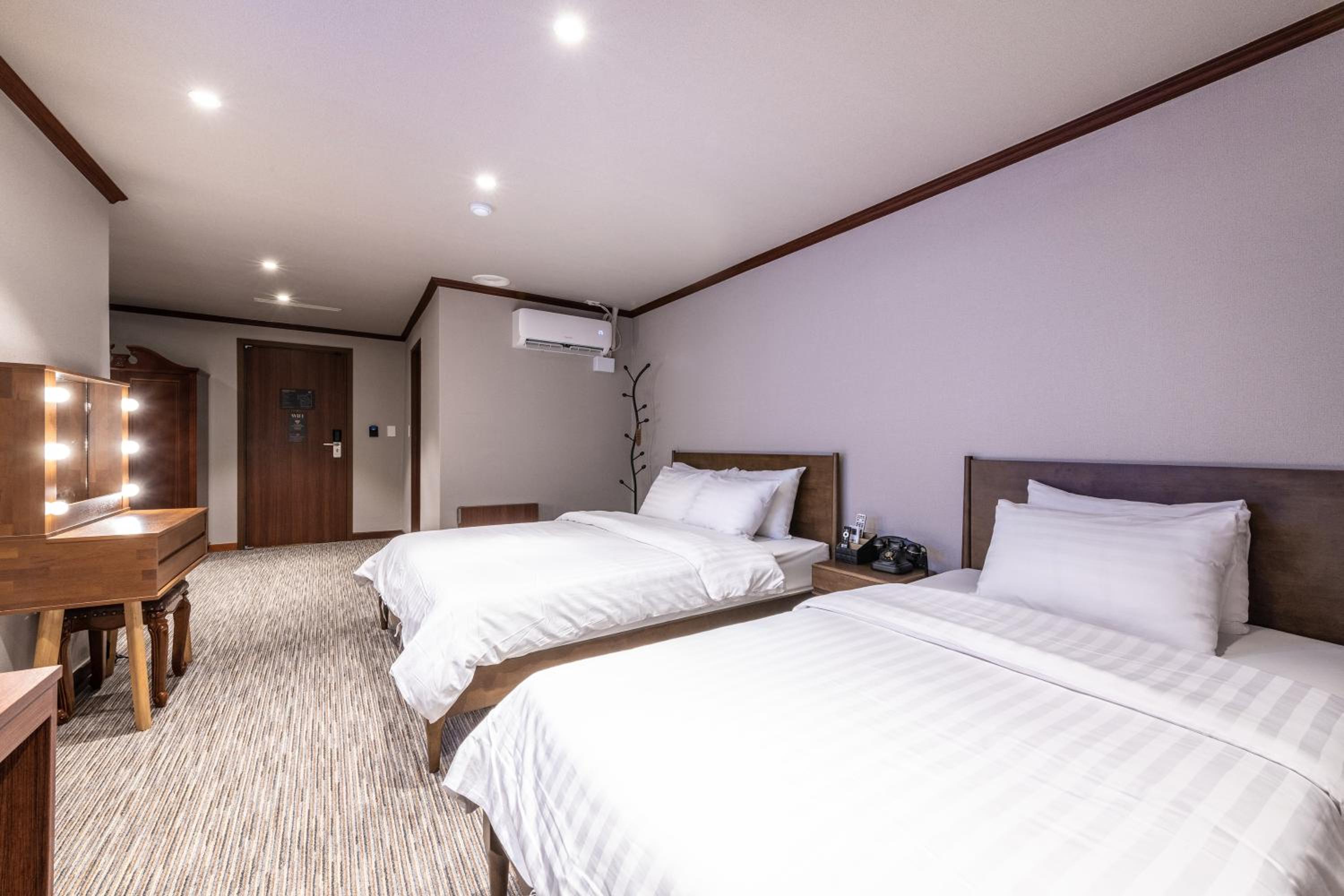 Twin Room - Photo 4