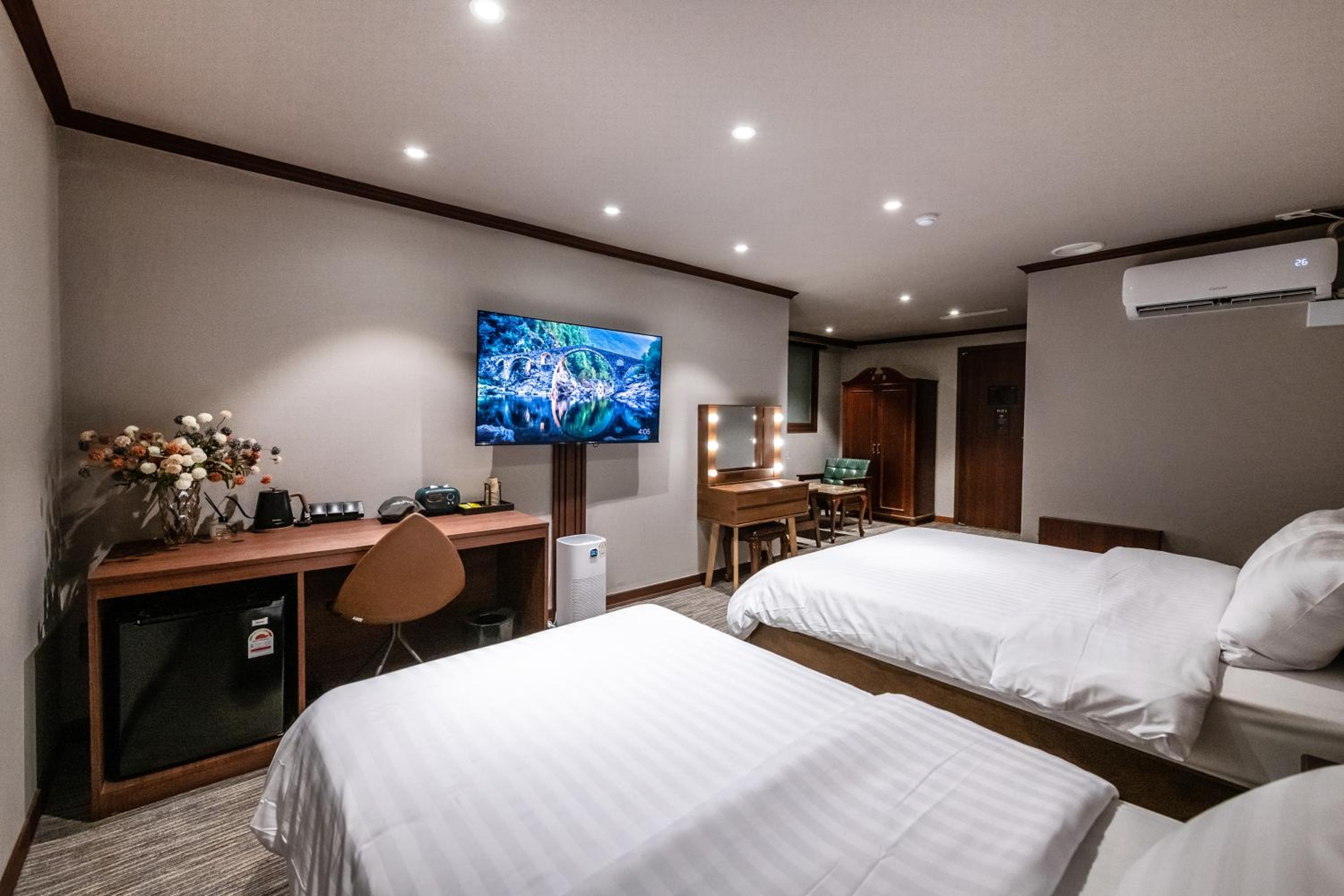 Twin Room - Photo 5