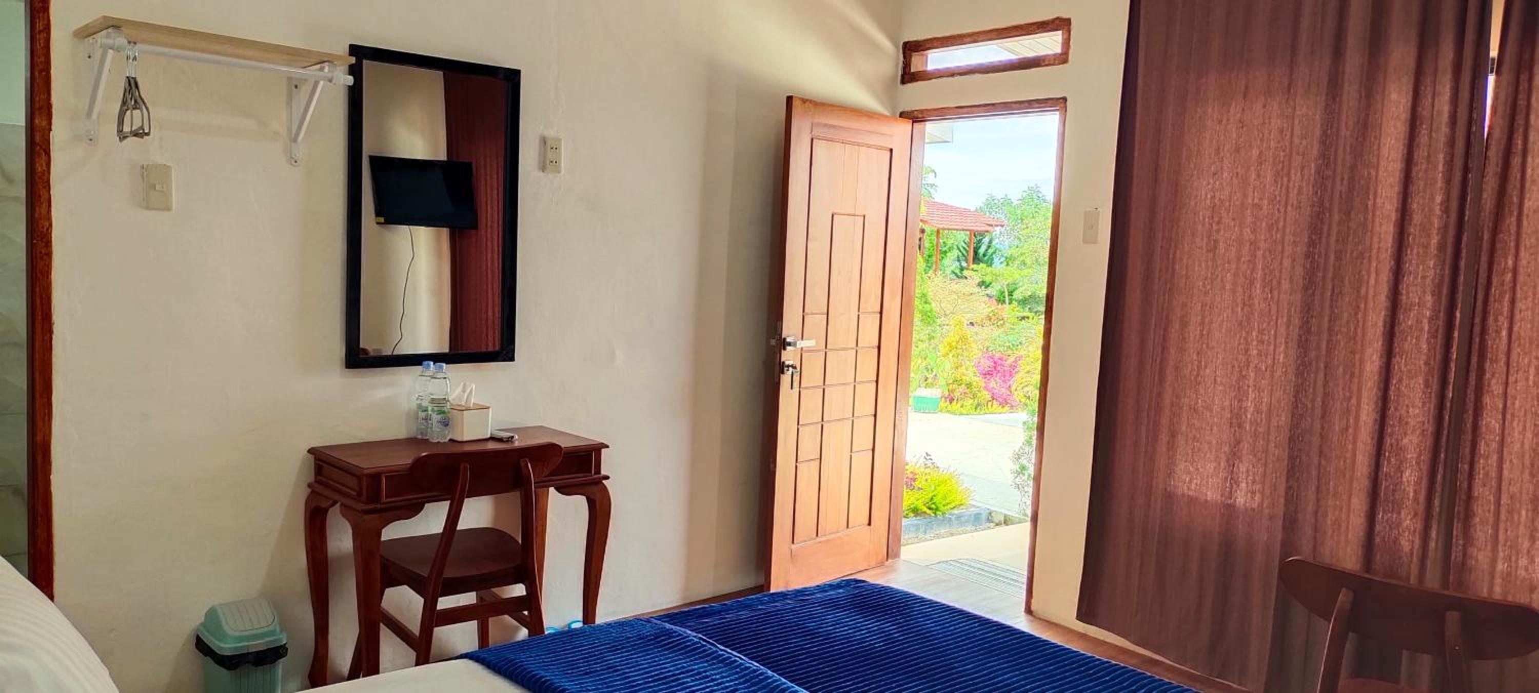 Deluxe King Room - Photo 1