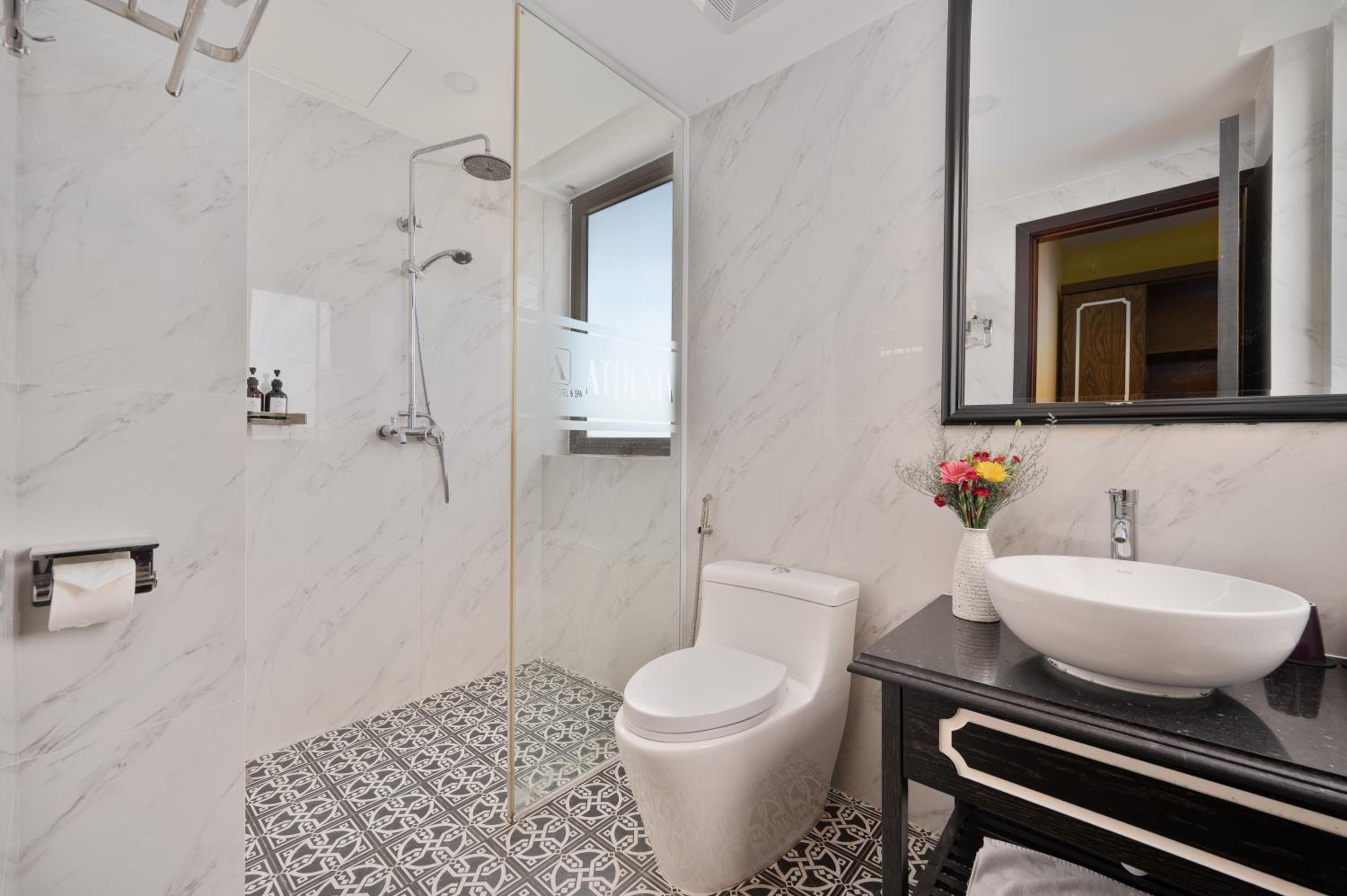 Deluxe Double Room with Balcony - Photo 6