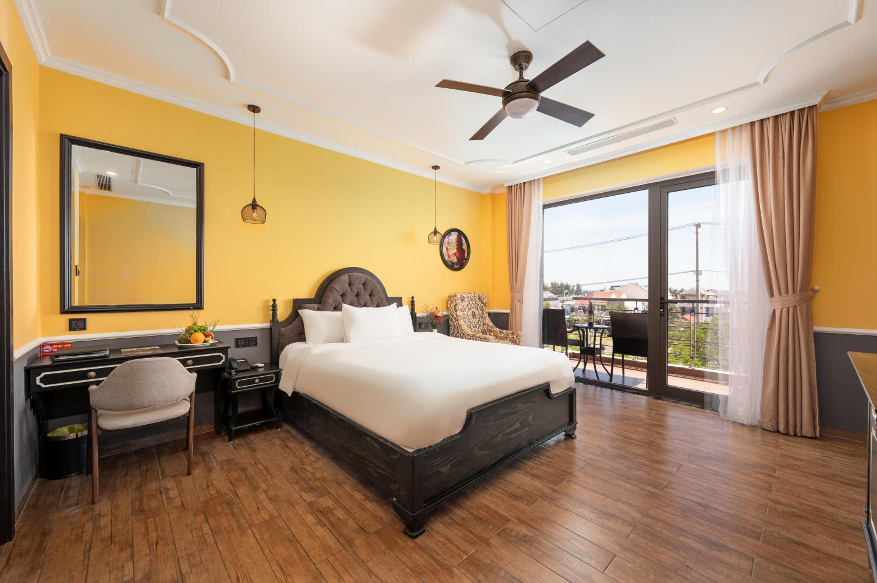 Deluxe Double Room with Balcony - Photo 3
