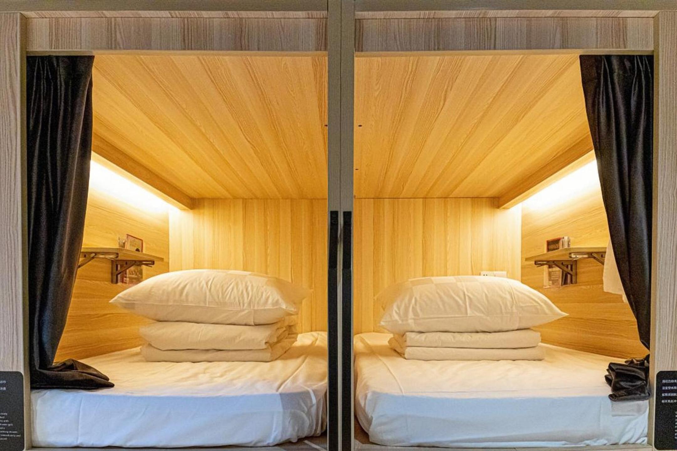Bed in 6-Beds Female Dormitory Room photo 3