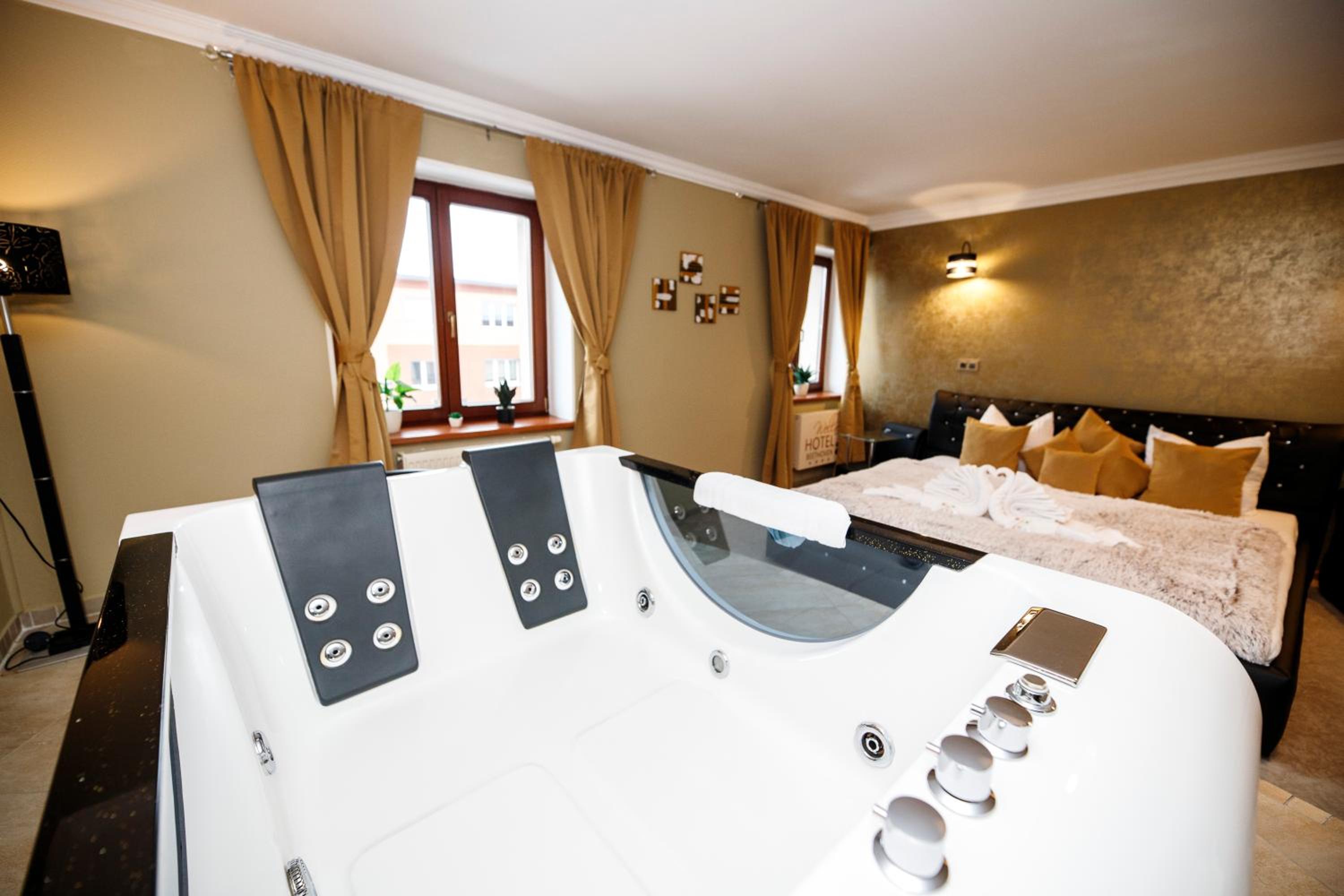 Two-Bedroom Apartment with Spa Bath