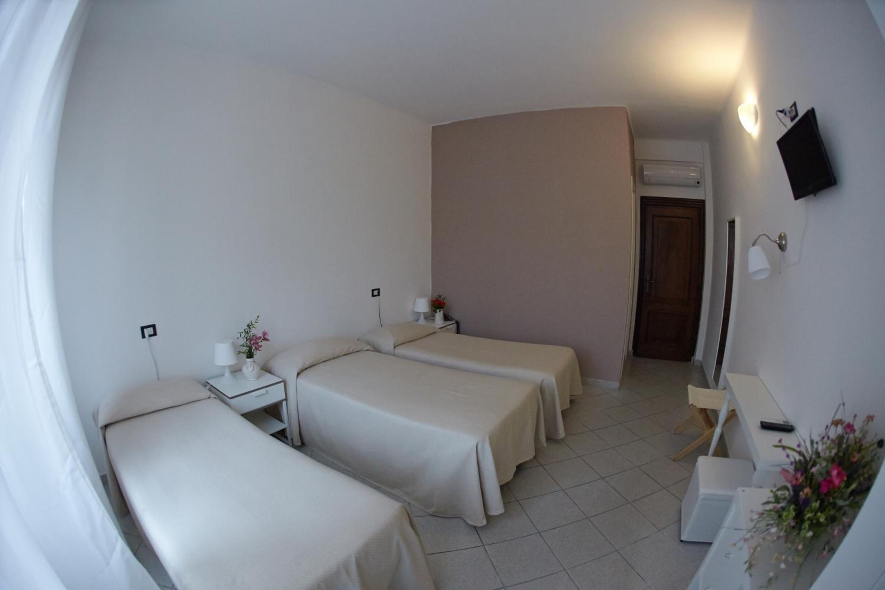 Triple Room photo 3