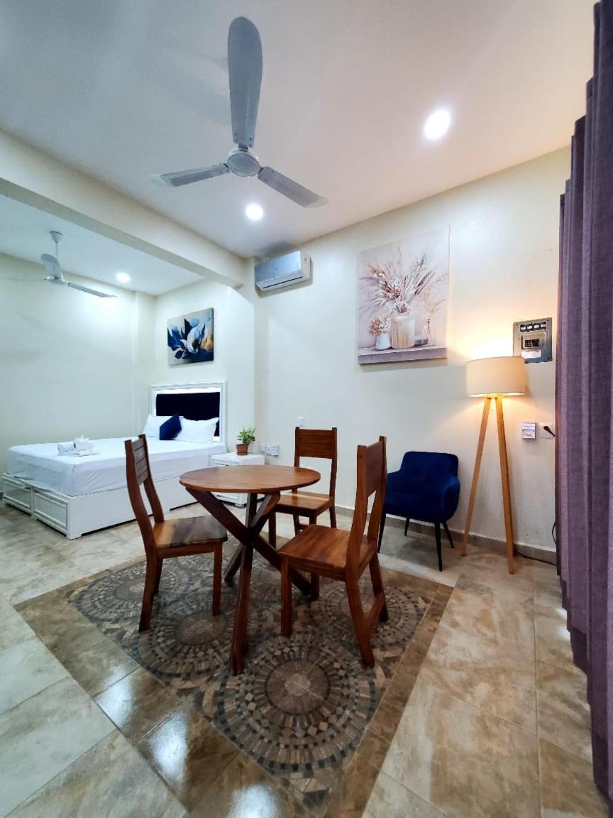 One-Bedroom Apartment photo 1
